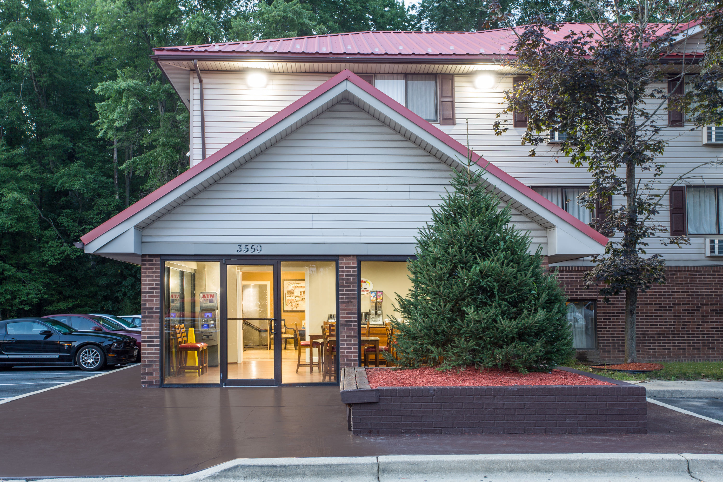 Exterior Dusk Image of Super 8 by Wyndham Waldorf hotel in Waldorf, Maryland