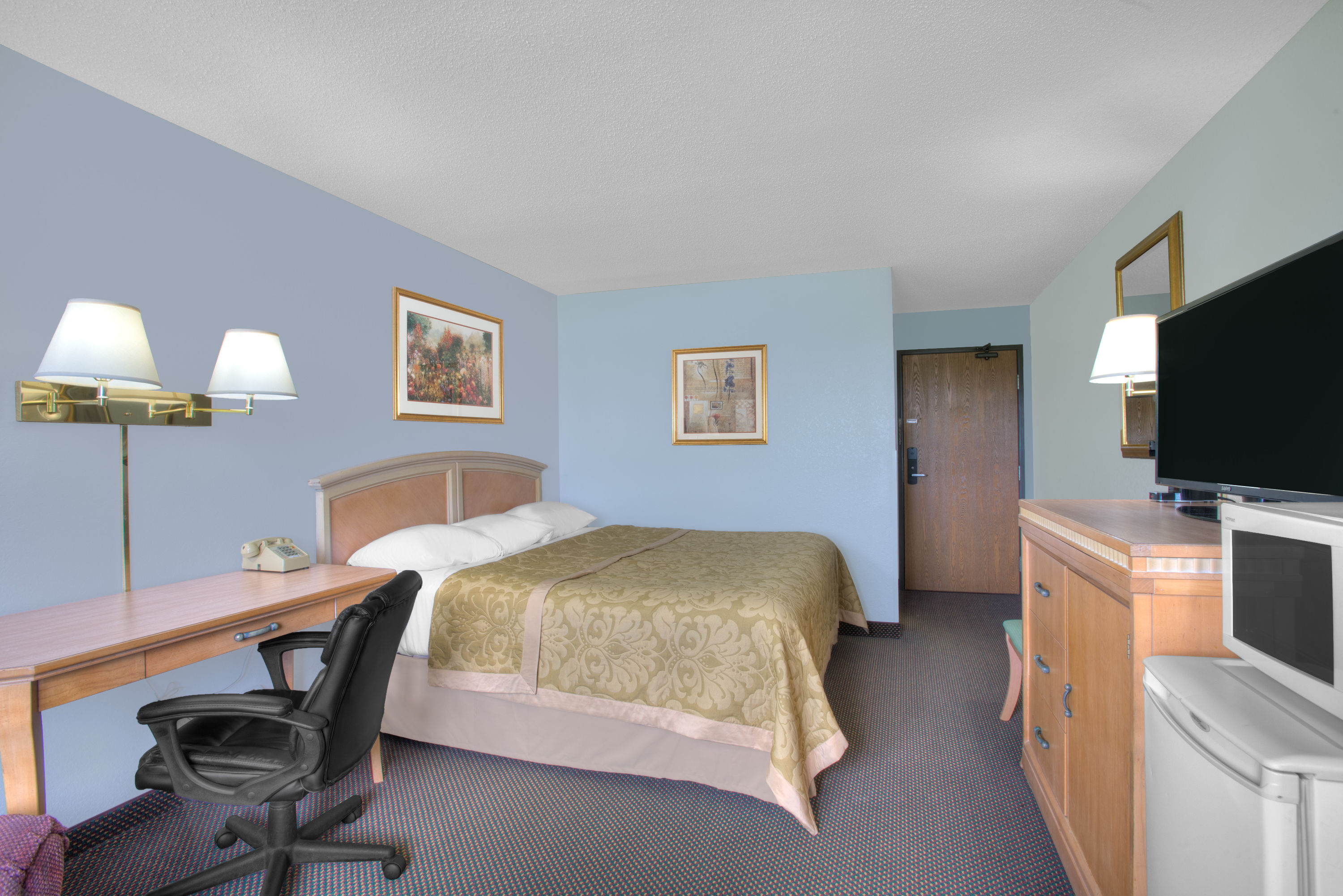 Guest room at the Super 8 by Wyndham Augusta in Augusta, Maine