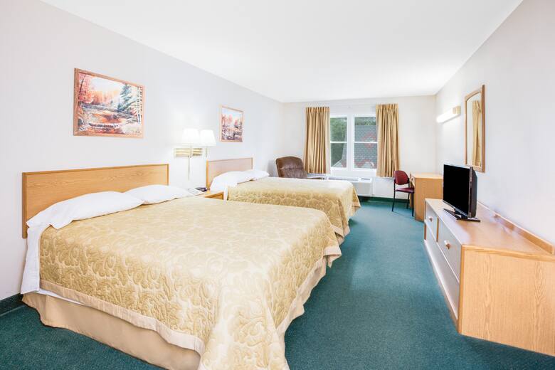 Guest room at the Super 8 Brooklyn in Brooklyn, Michigan