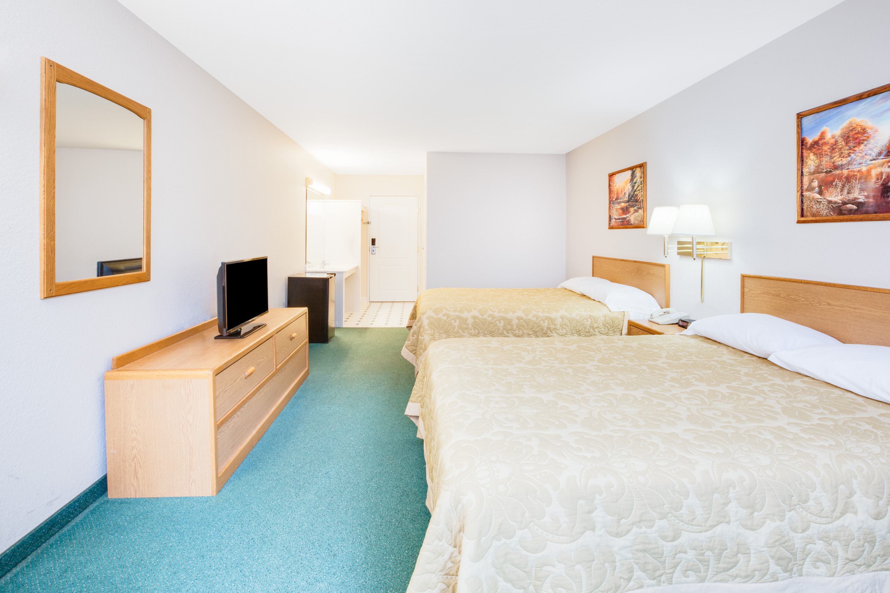 Guest room at the Super 8 by Wyndham Brooklyn in Brooklyn, Michigan