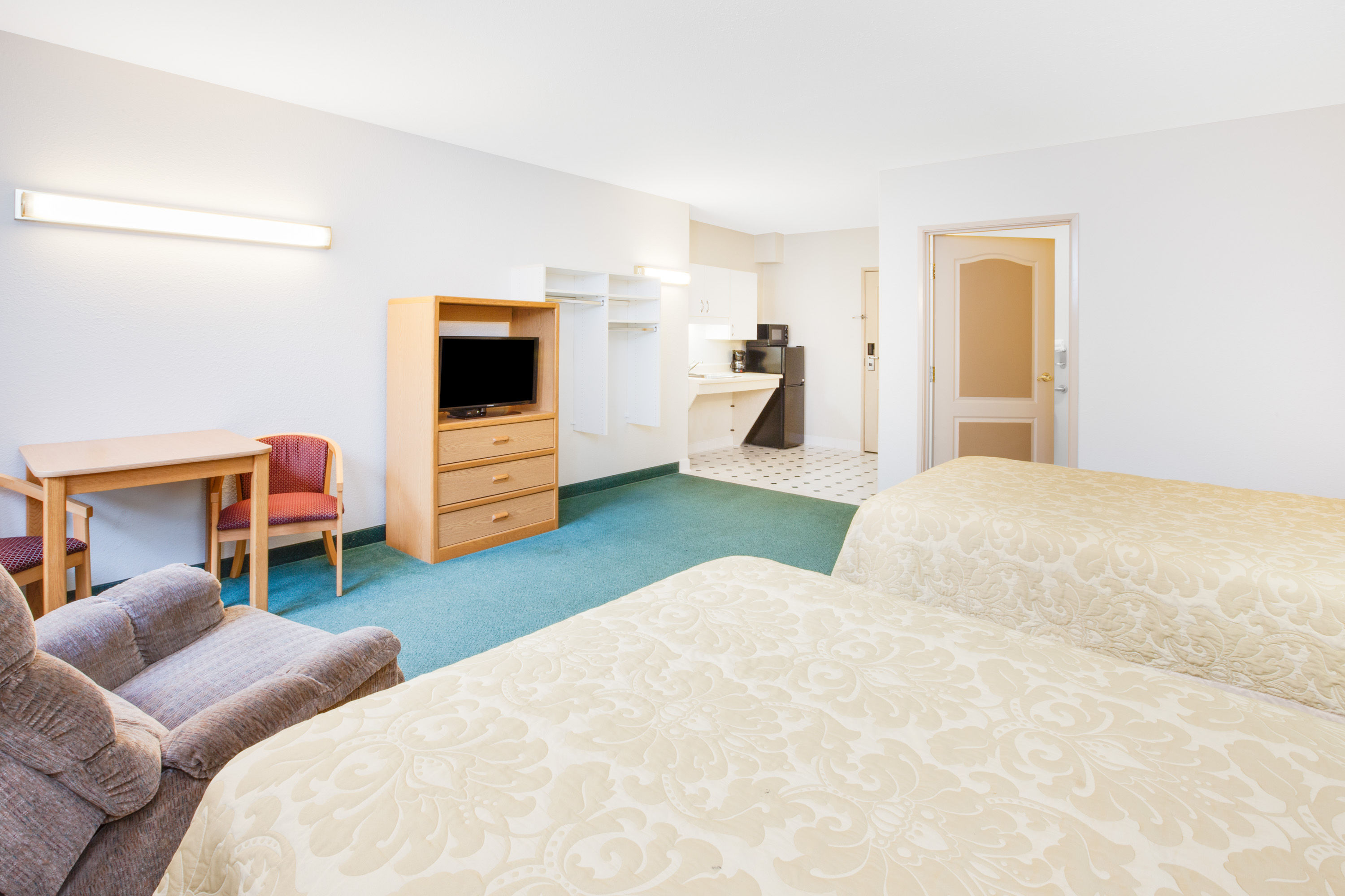 Guest room at the Super 8 by Wyndham Brooklyn in Brooklyn, Michigan