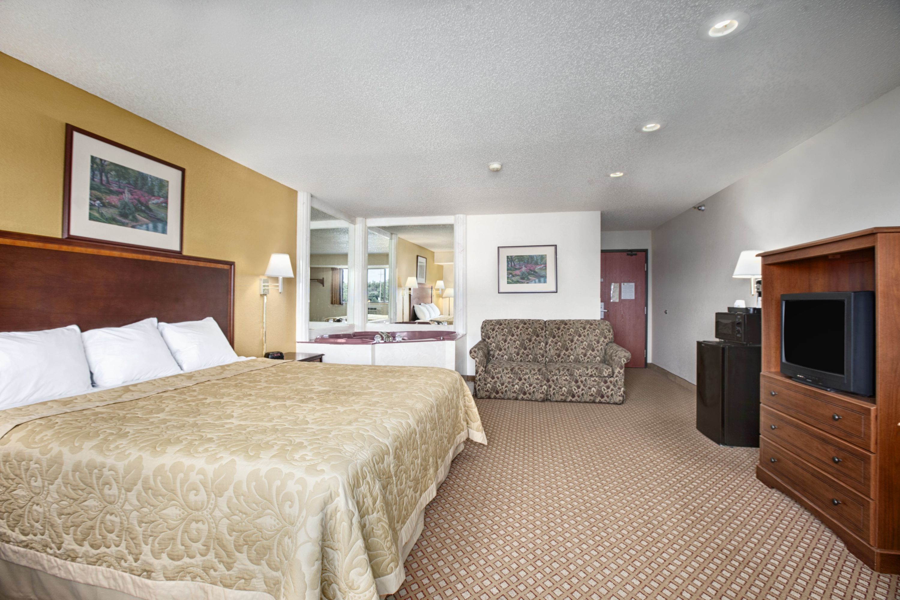 Super 8 by Wyndham Canton/Livonia Area suite in Canton, Michigan