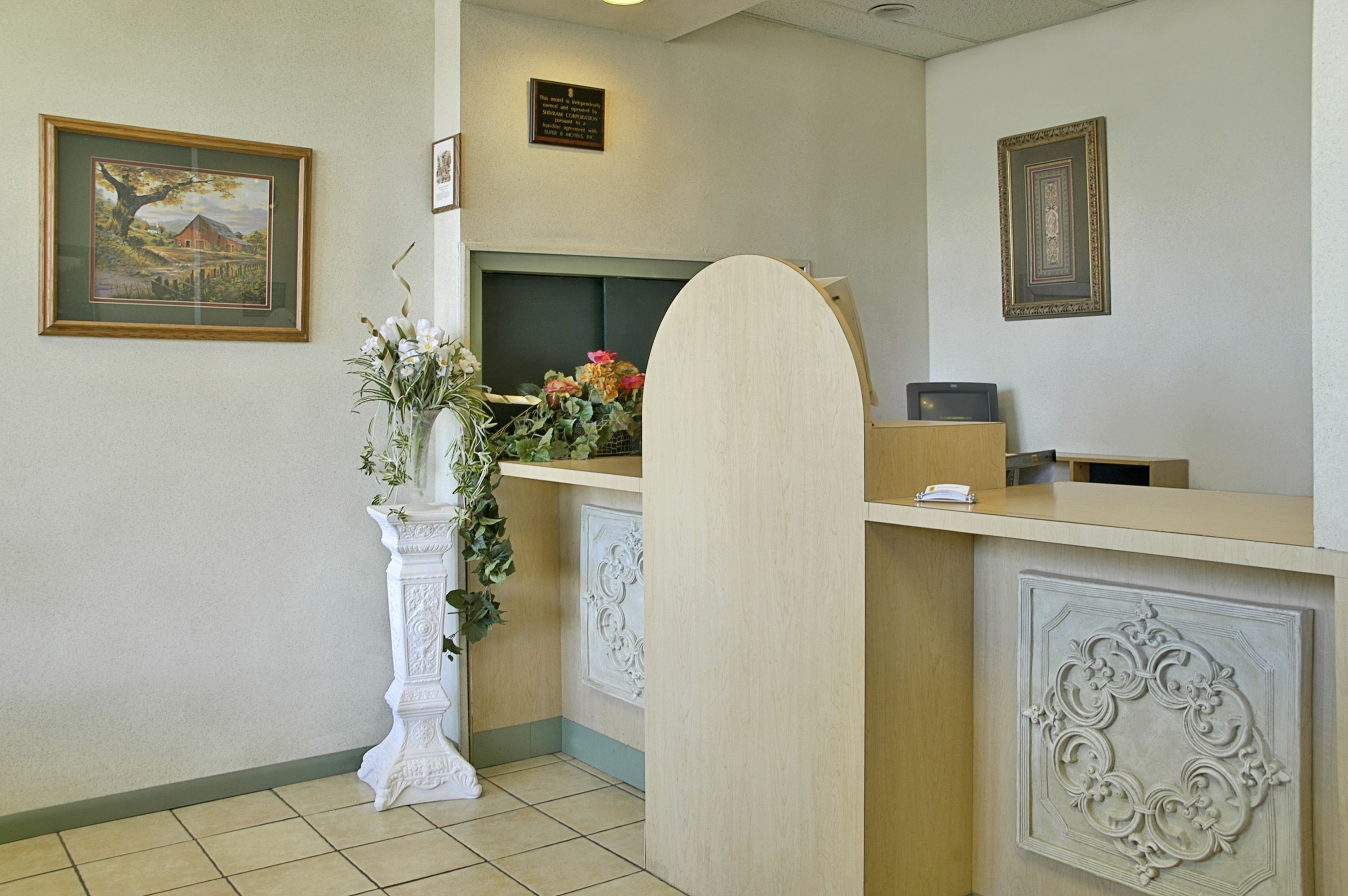 Super 8 By Wyndham East Lansing University Area East Lansing Mi Hotels