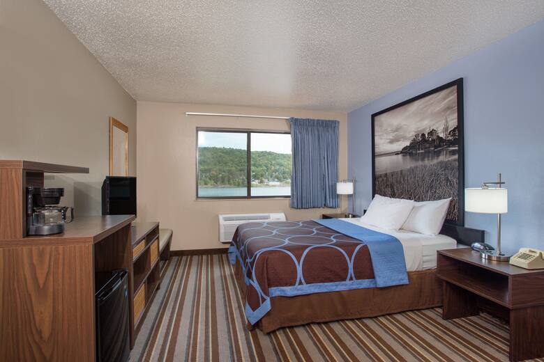 Guest room at the Super 8 Houghton in Houghton, Michigan