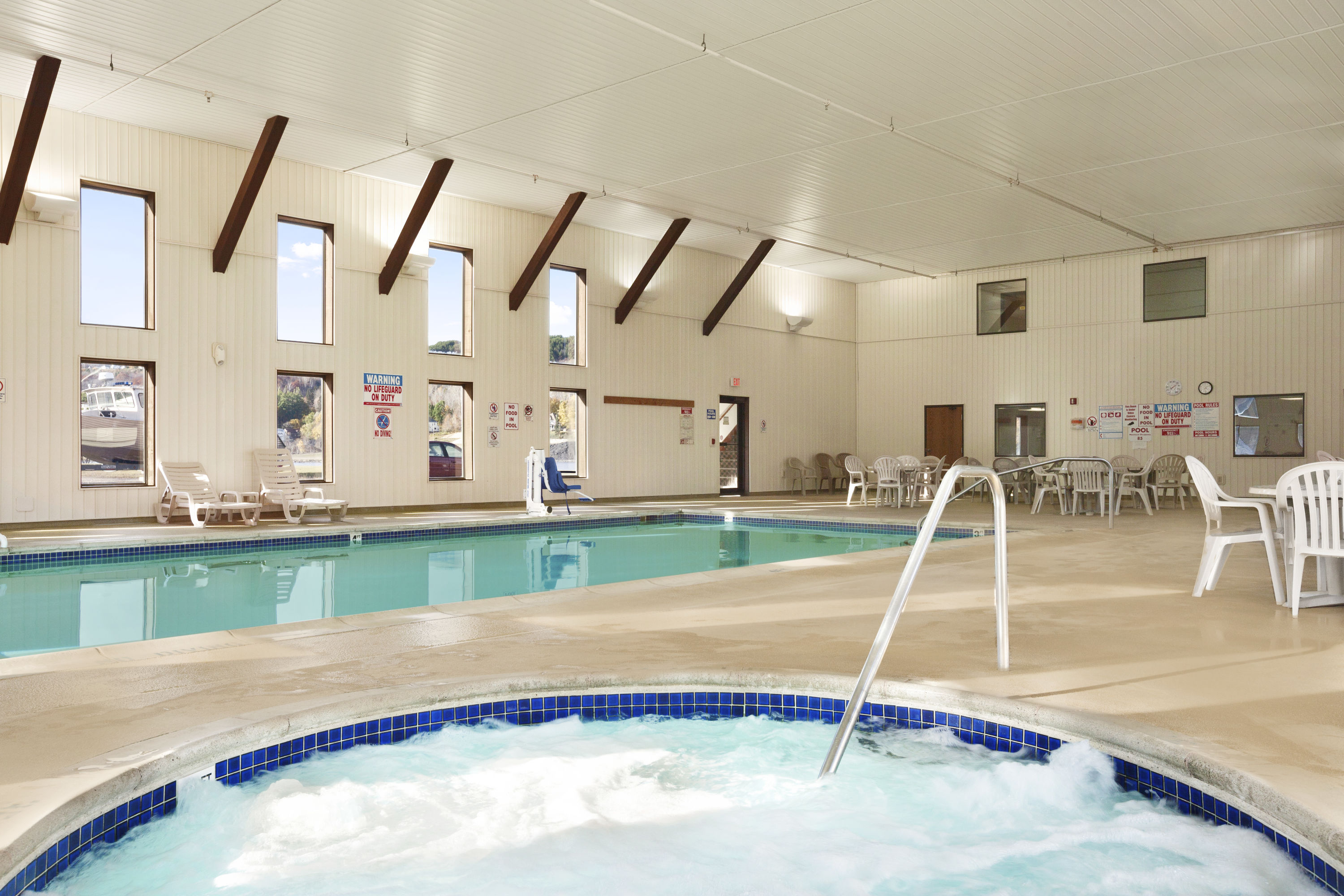 Super 8 By Wyndham Houghton Houghton Mi Hotels