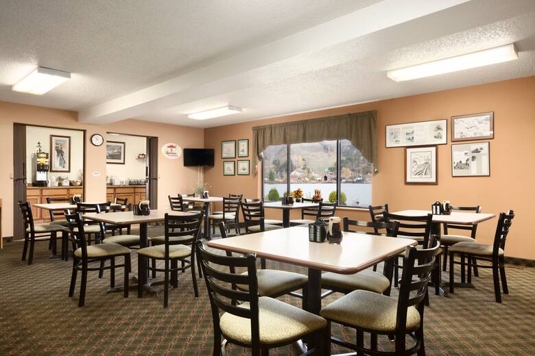 Super 8 Houghton restaurant in Houghton, Michigan