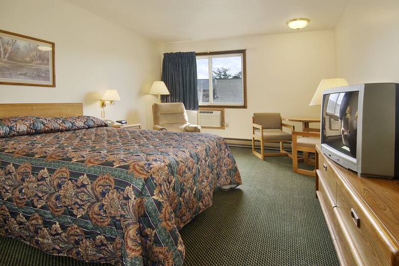 Guest room at the Super 8 Iron Mountain in Iron Mountain, Michigan