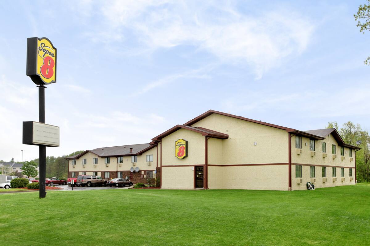 Super 8 By Wyndham Jackson Mi Hotels 49202 Exterior Of Super 8 By Wyndham Jackson Mi Hotel In Michigan