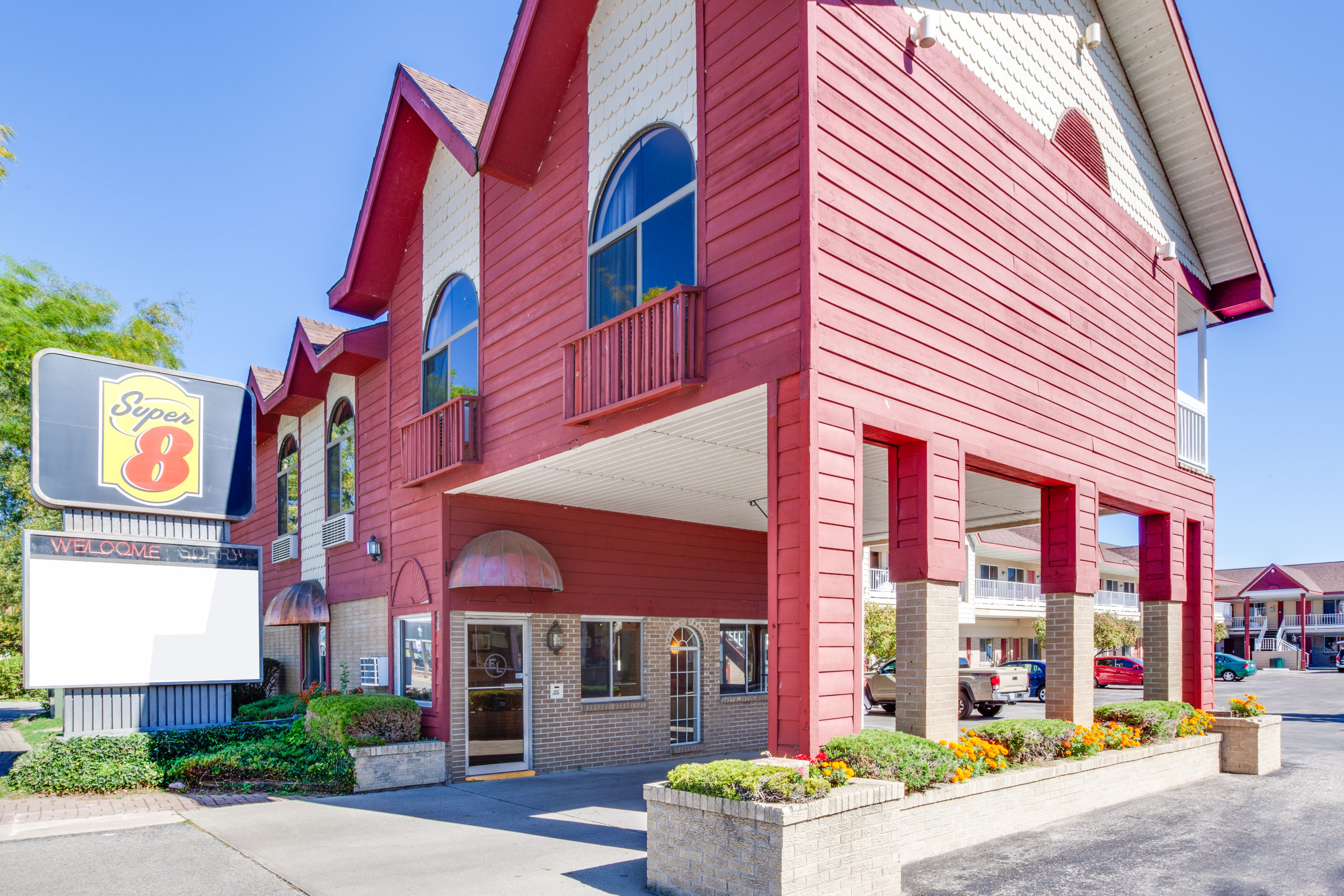 Super 8 By Wyndham Mackinaw City Beachfront Area