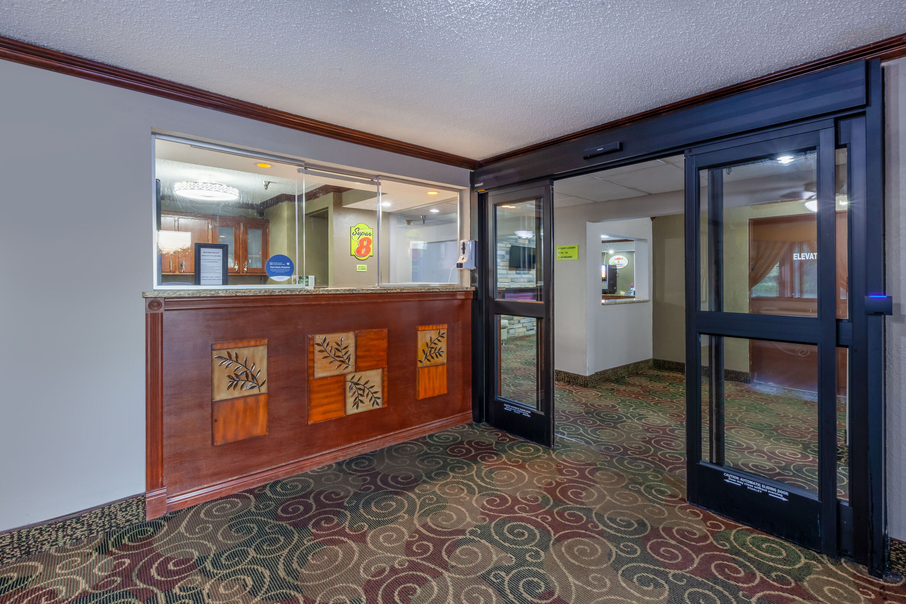 Super 8 by Wyndham Roseville/Detroit Area | Roseville, MI Hotels