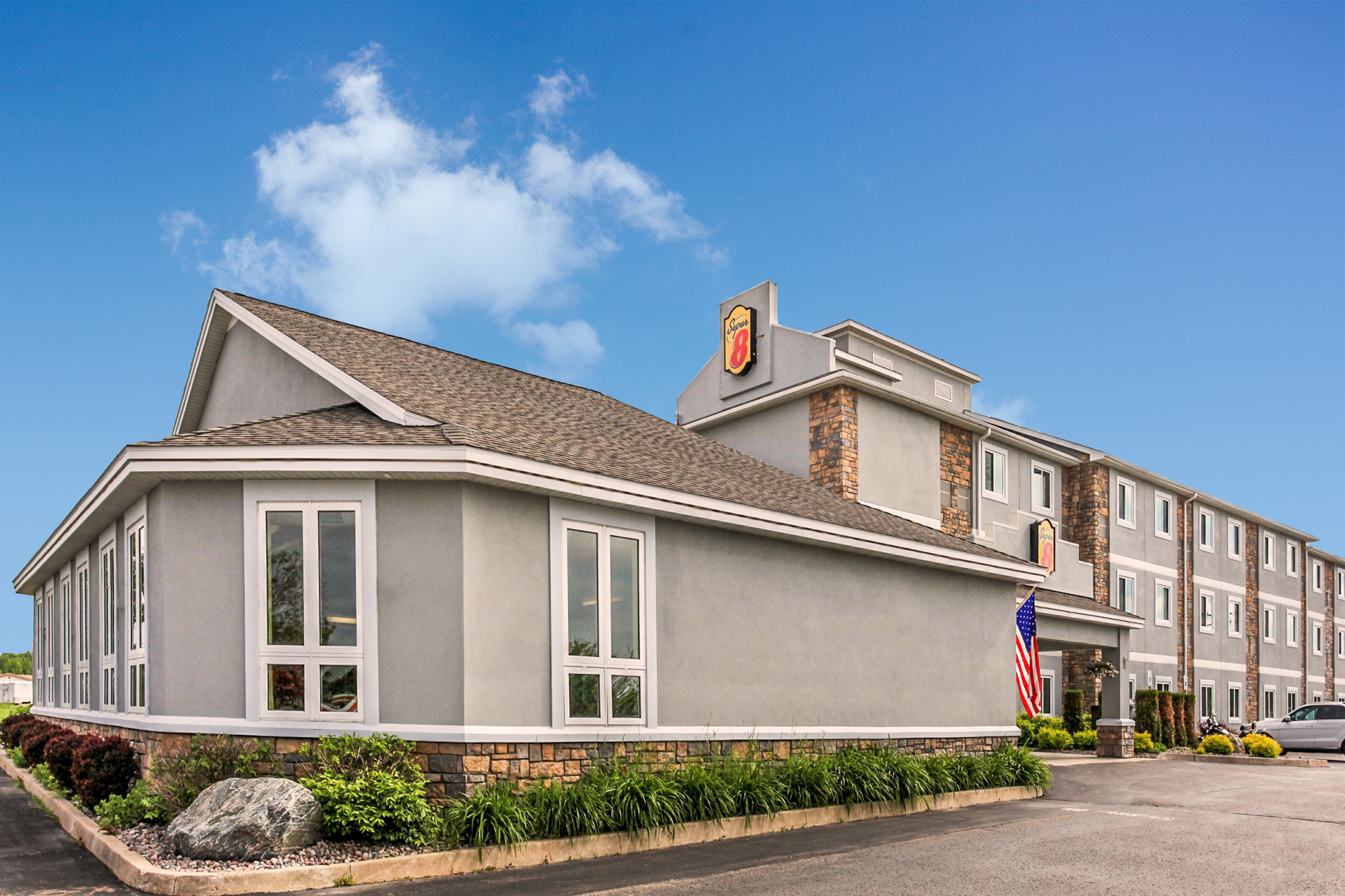 Exterior of Super 8 by Wyndham Sault Ste. Marie hotel in Sault Sainte Marie, Michigan