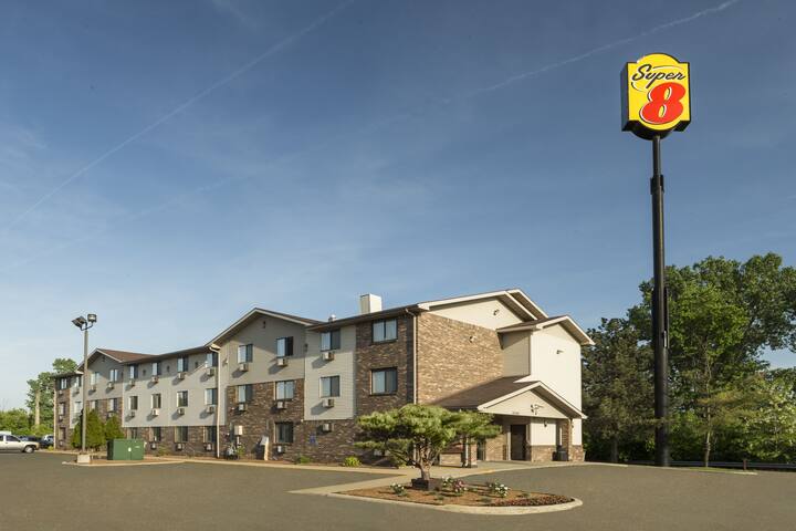 Super 8 By Wyndham Taylor Detroit Area Hotels Mi 48180 5269 Exterior Of Super 8 By Wyndham Taylor Detroit Area Hotel In Michigan