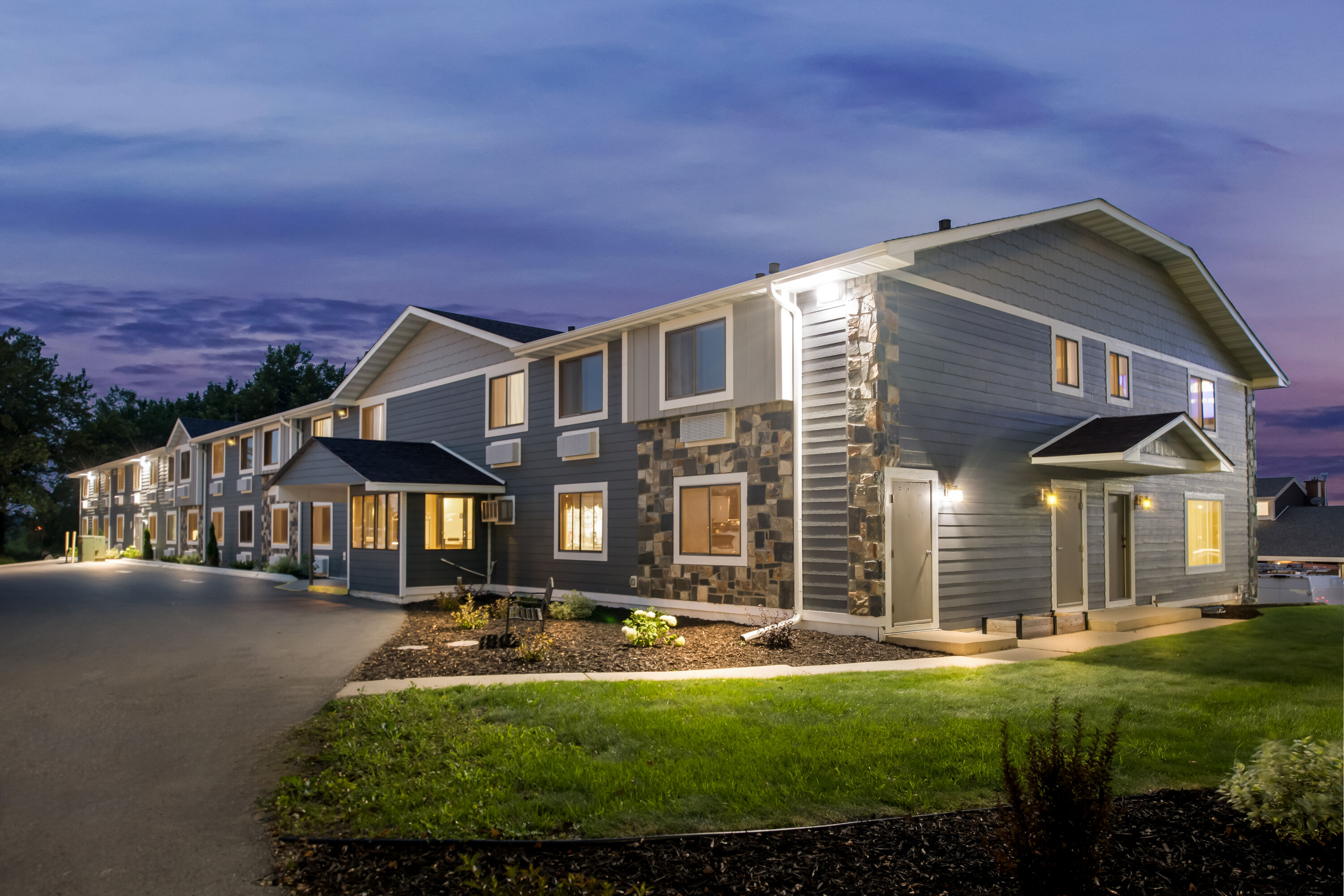 Exterior Night Image of Super 8 by Wyndham Alexandria MN hotel in Alexandria, Minnesota