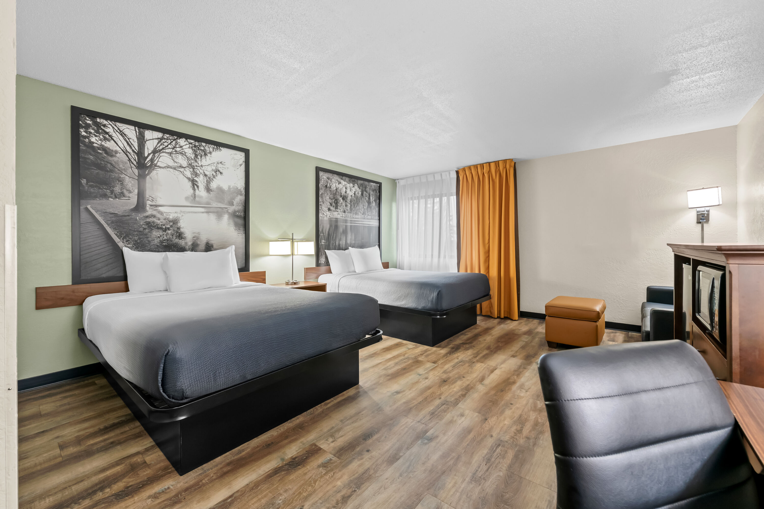 Double bed guest room at the Super 8 by Wyndham Alexandria MN in Alexandria, Minnesota