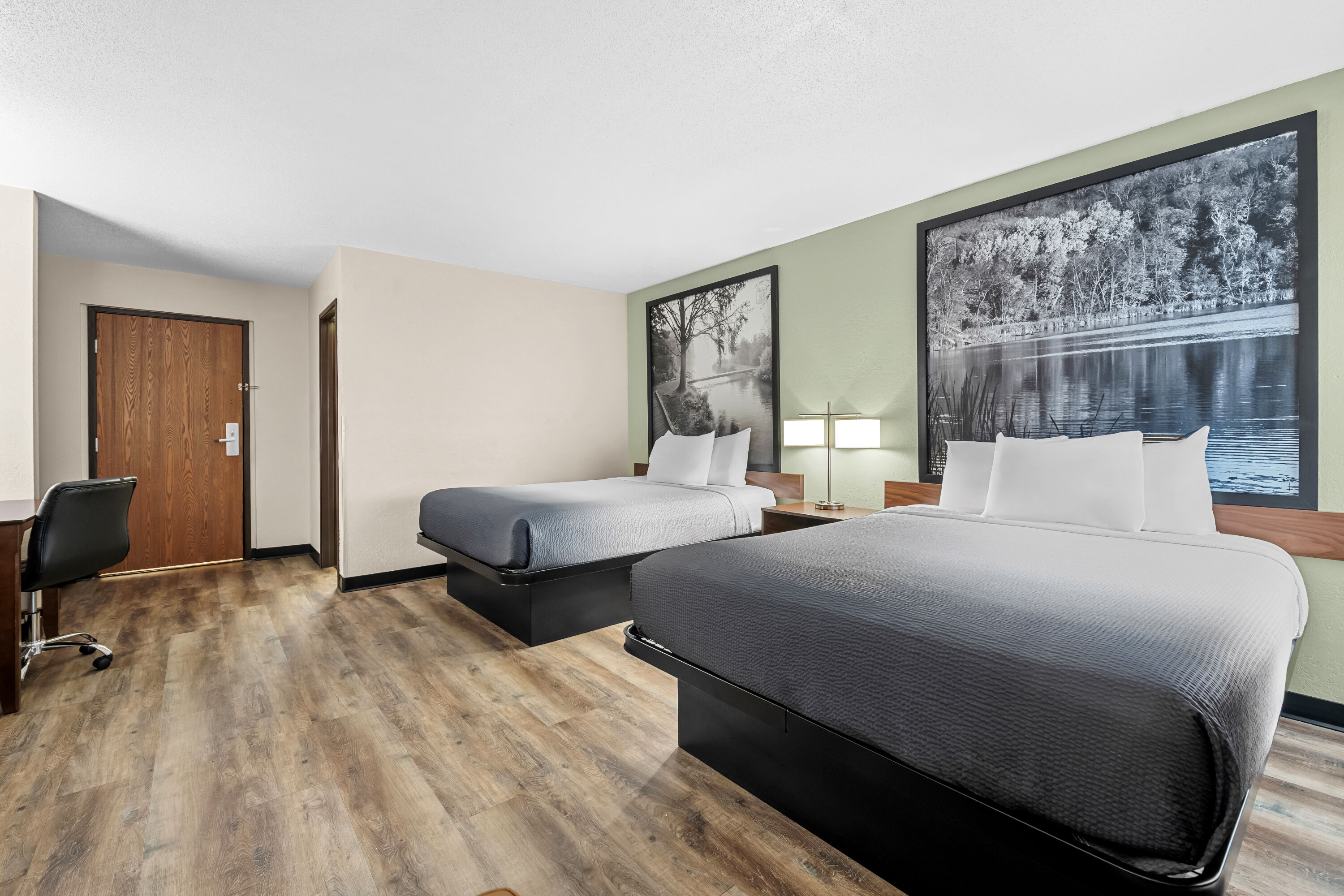 Double bed guest room at the Super 8 by Wyndham Alexandria MN in Alexandria, Minnesota