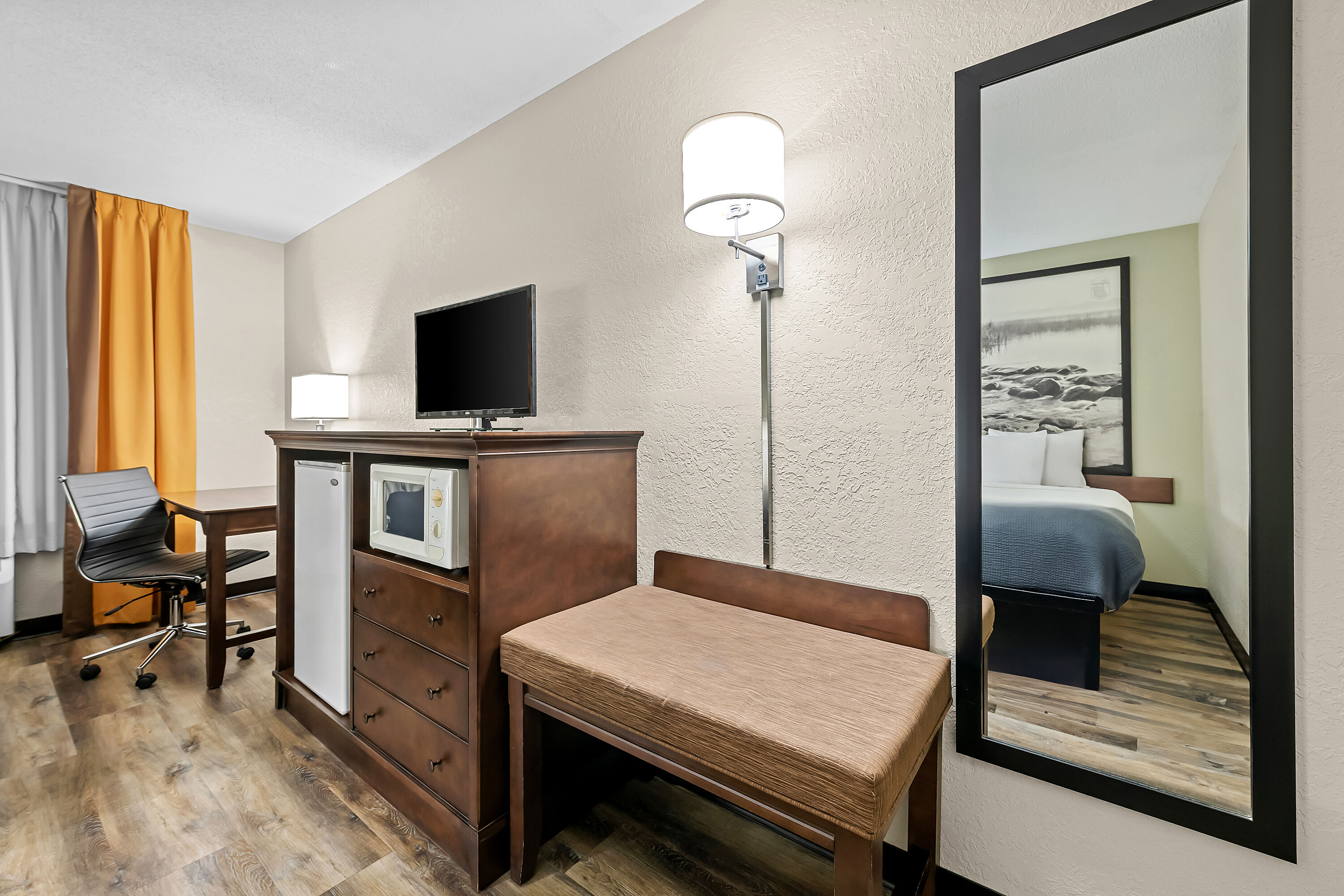 Double bed guest room at the Super 8 by Wyndham Alexandria MN in Alexandria, Minnesota