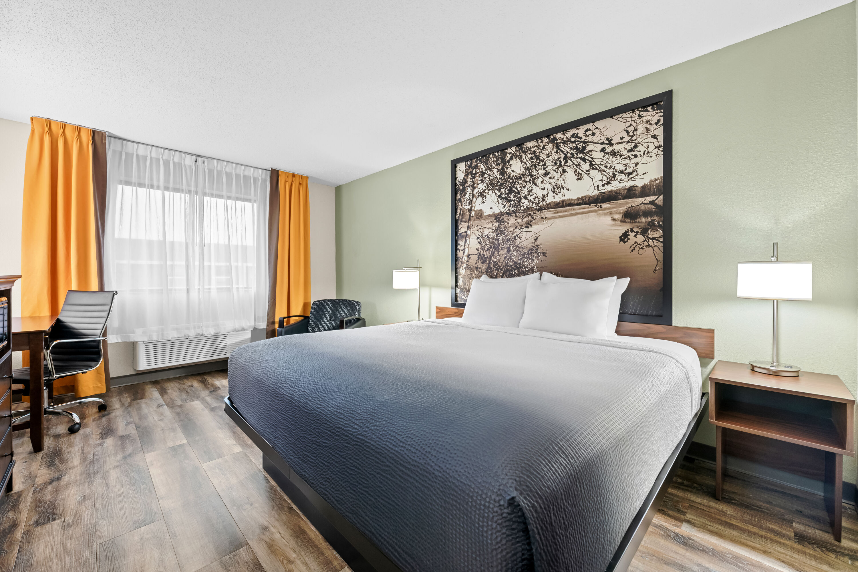 King bed guest room at the Super 8 by Wyndham Alexandria MN in Alexandria, Minnesota