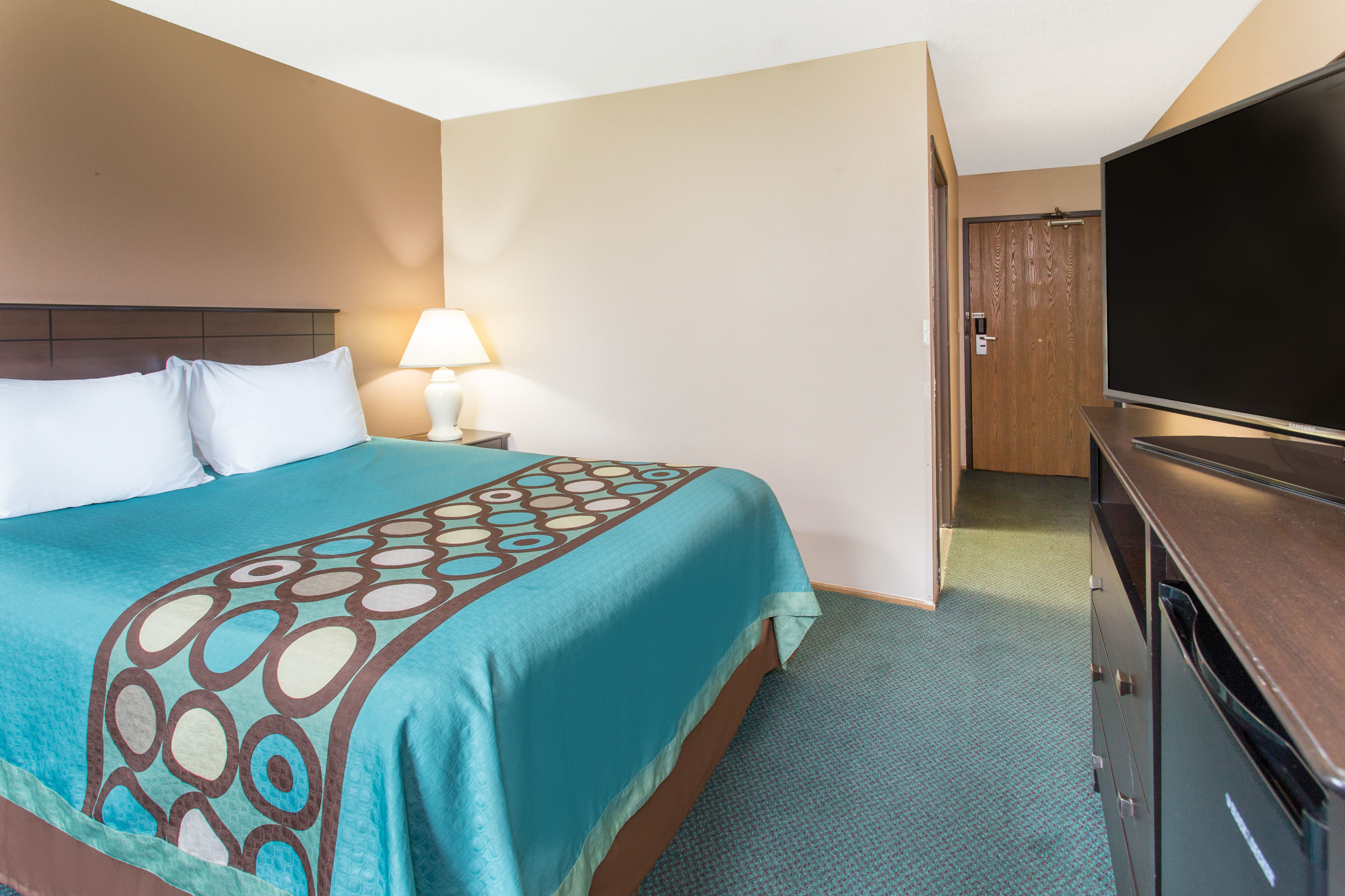 Guest room at the Super 8 by Wyndham Austin MN in Austin, Minnesota