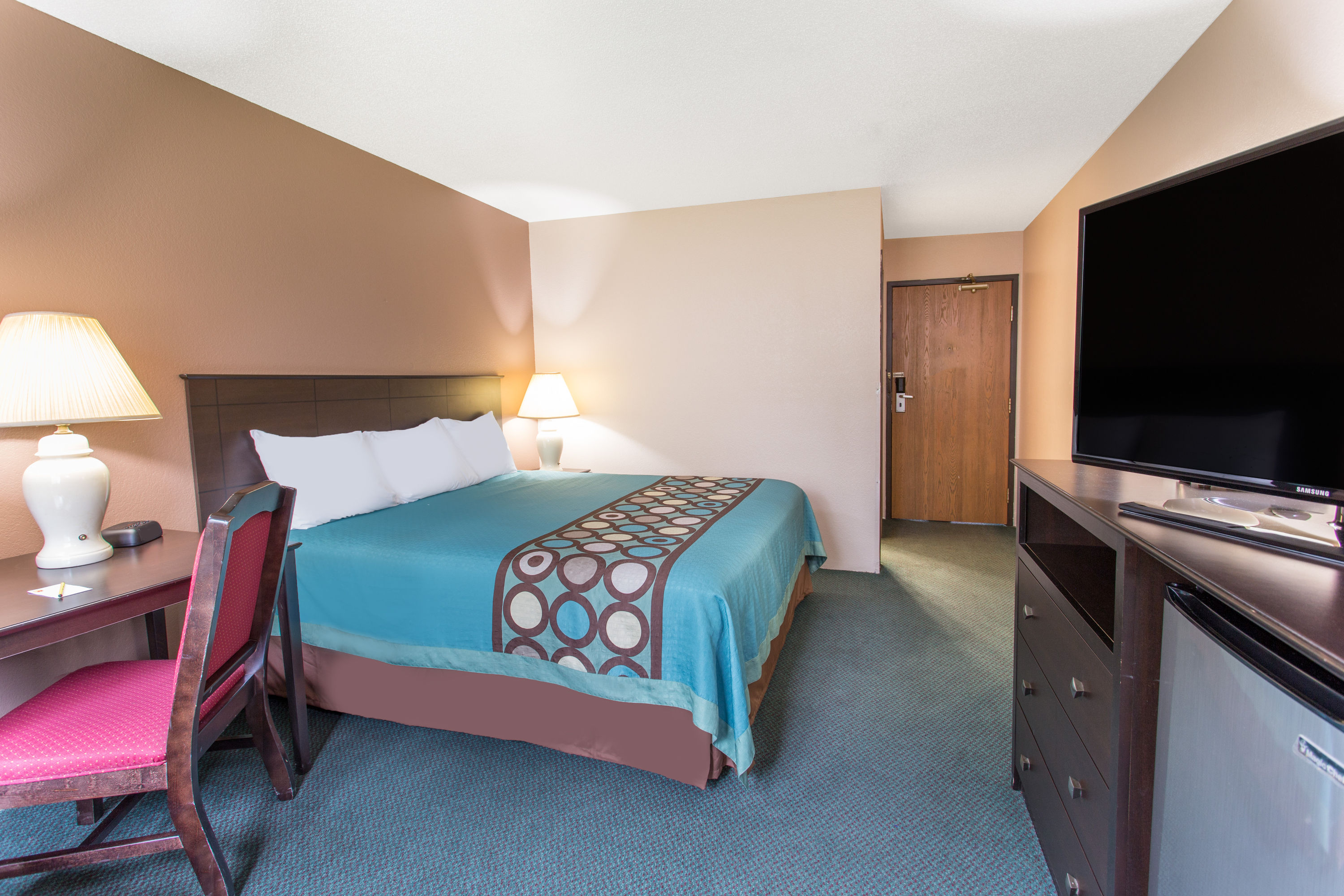 Guest room at the Super 8 by Wyndham Austin MN in Austin, Minnesota