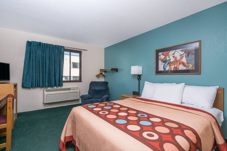 Guest room at the Super 8 Baxter/Brainerd Area in Baxter, Minnesota