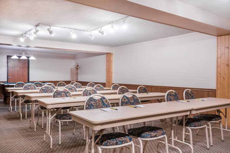 Meeting room at Super 8 Baxter/Brainerd Area in Baxter, Minnesota