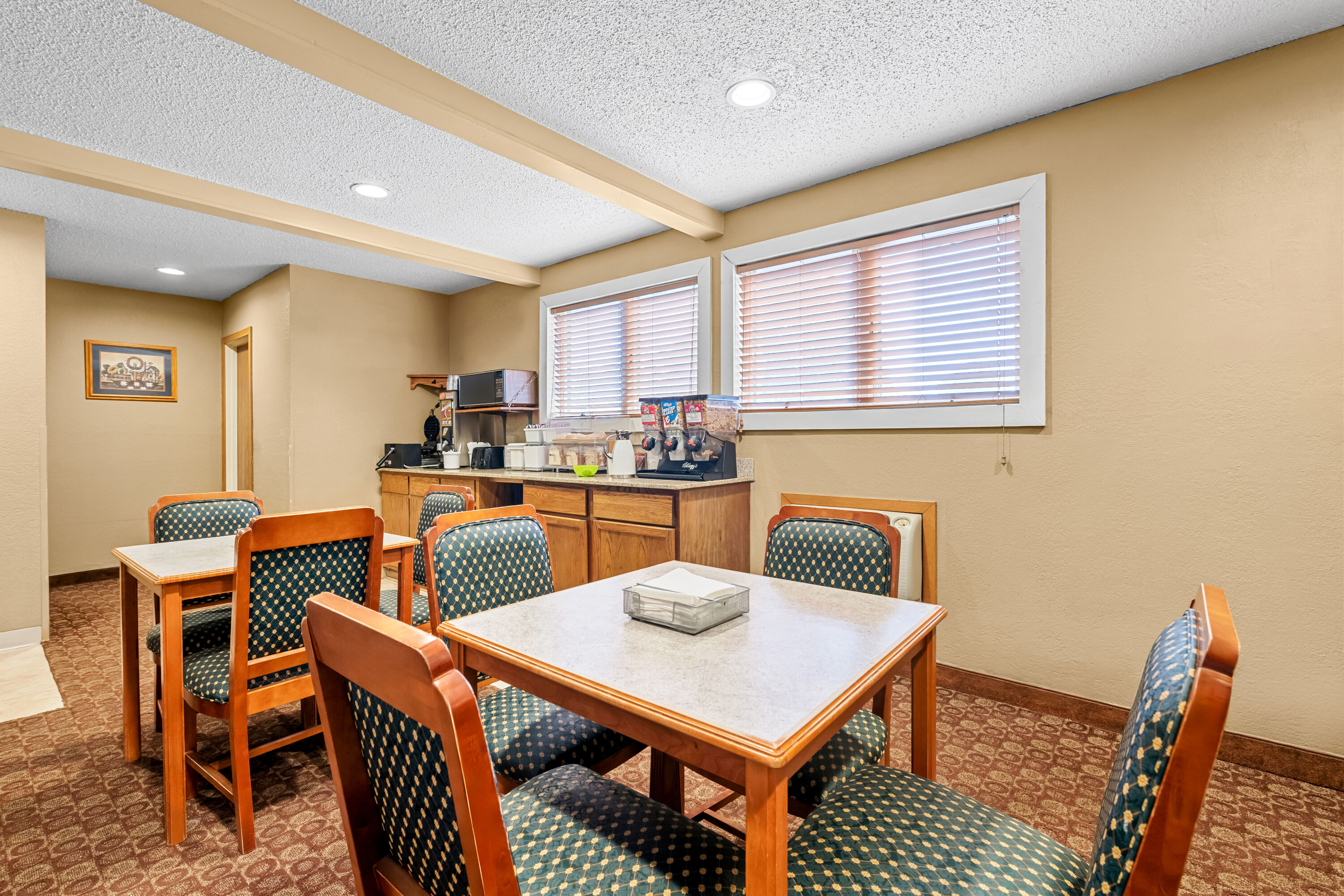 Super 8 by Wyndham Blue Earth restaurant breakfast area with seating in Blue Earth, Minnesota