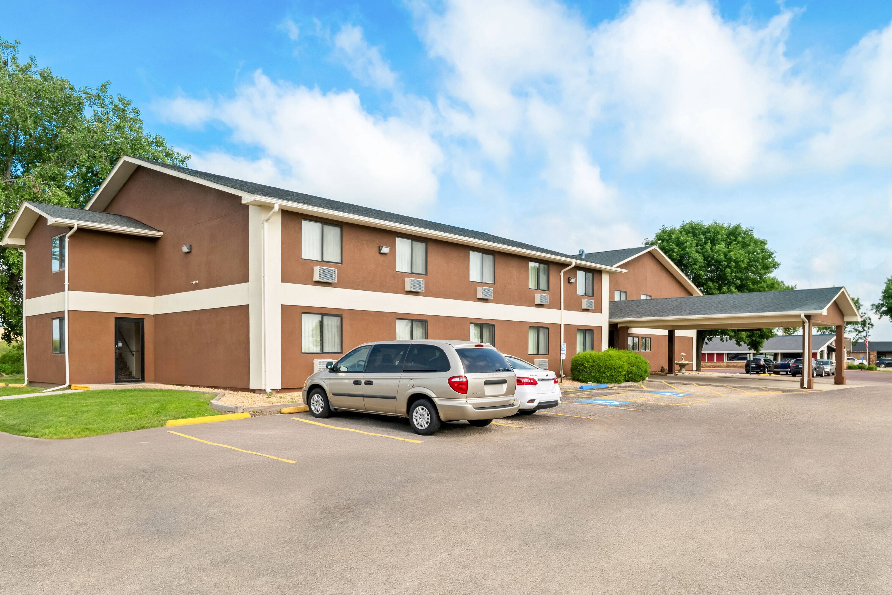 Super 8 by Wyndham Blue Earth | Blue Earth, MN Hotels