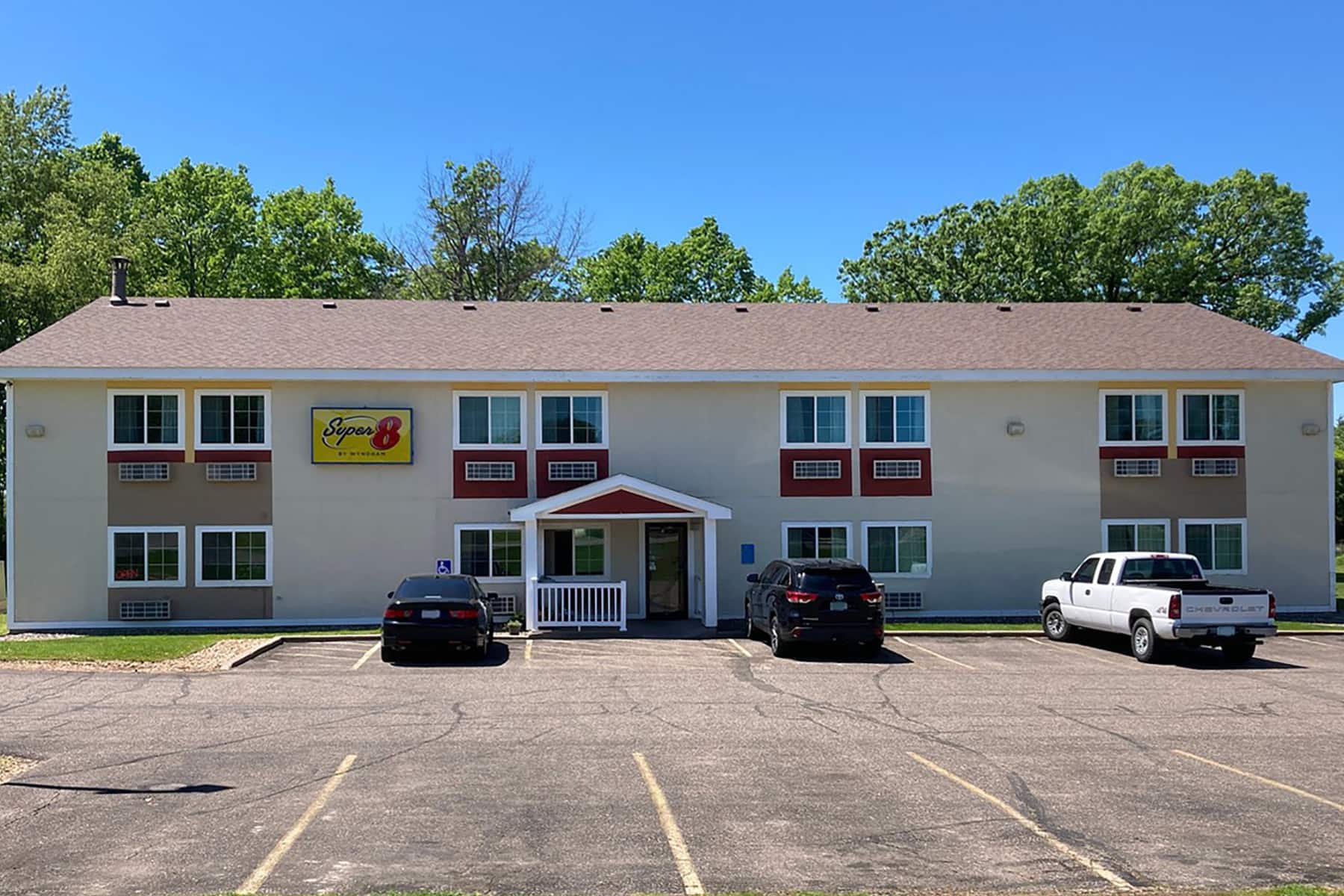 Super 8 by Wyndham Chisago City Chisago City, MN Hotels