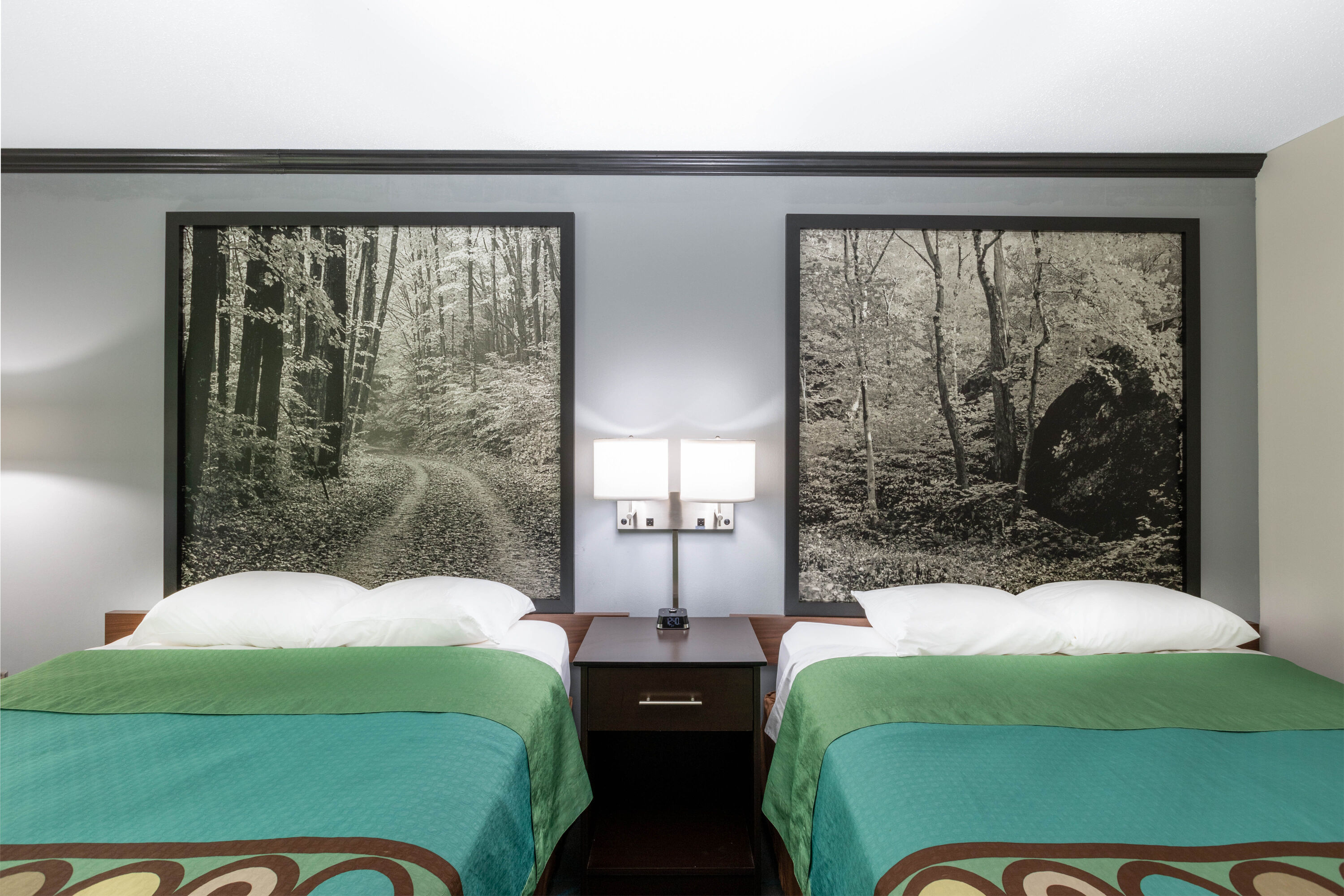 Guest room at the Super 8 by Wyndham Duluth in Duluth, Minnesota