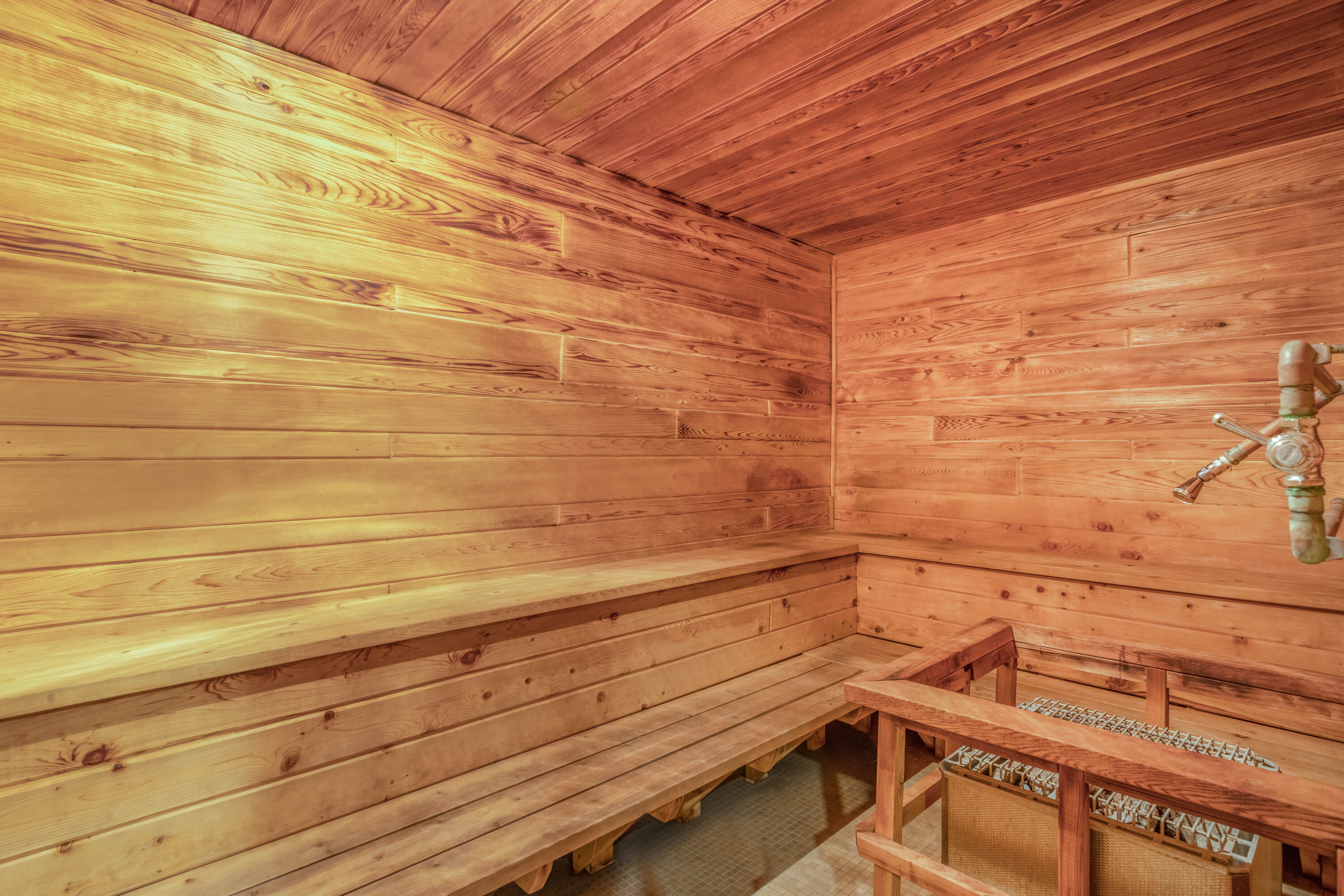 Super 8 by Wyndham Duluth sauna in Duluth, Minnesota