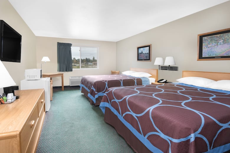 Super 8 Ely Minnesota Hotels Mn 55731 1836 Guest Room At The Super 8 Ely Minnesota In