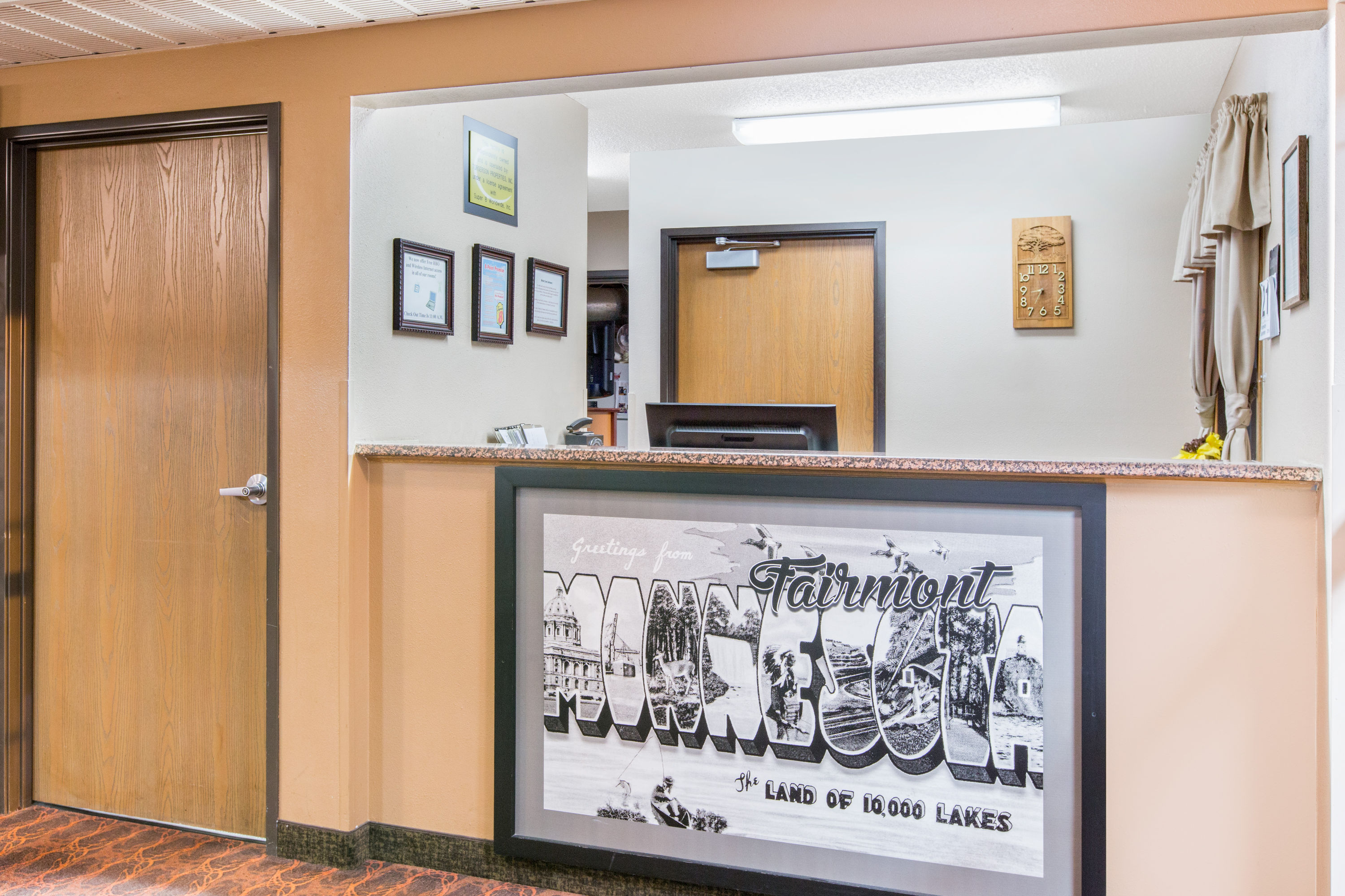 Super 8 by Wyndham Fairmont Fairmont, MN Hotels