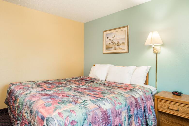 Guest room at the Super 8 Fergus Falls in Fergus Falls, Minnesota