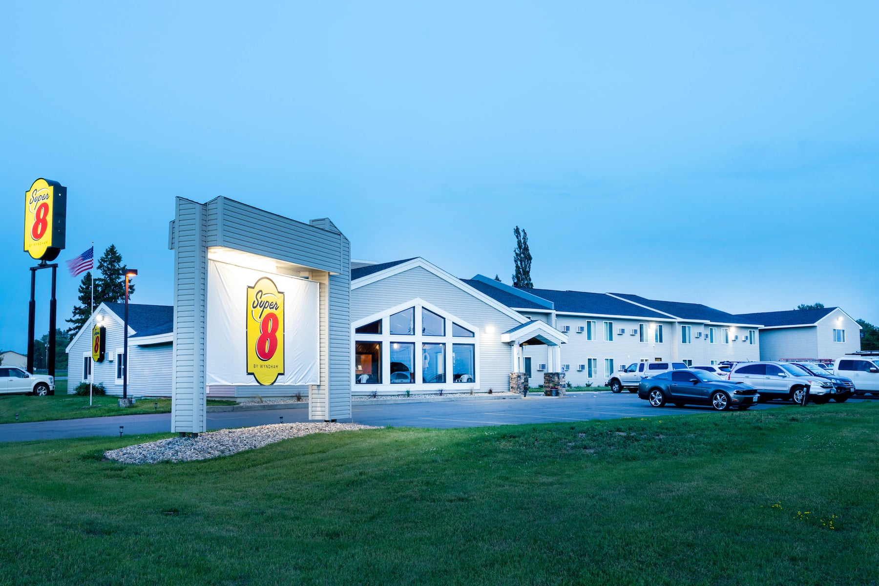 Super 8 by Wyndham Glenwood | Glenwood, MN Hotels