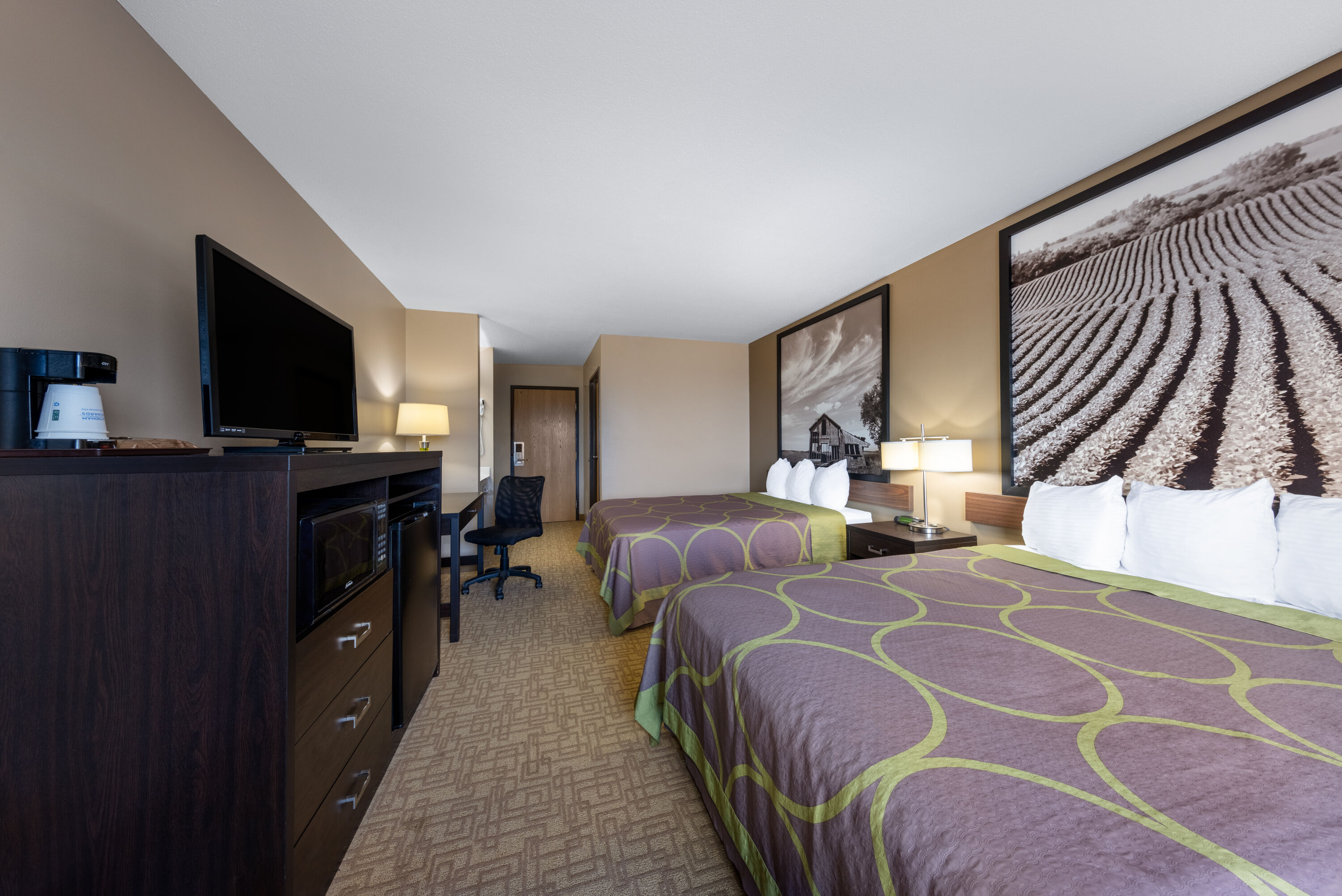 Guest room at the Super 8 by Wyndham Jackson MN in Jackson, Minnesota