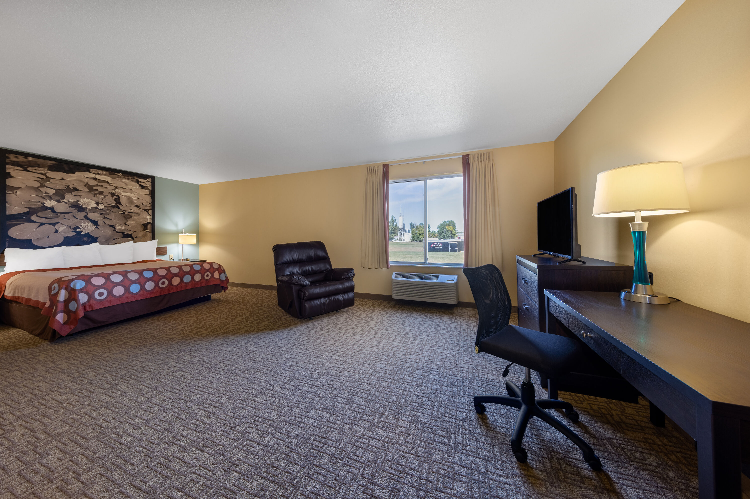 Super 8 by Wyndham Jackson MN suite in Jackson, Minnesota