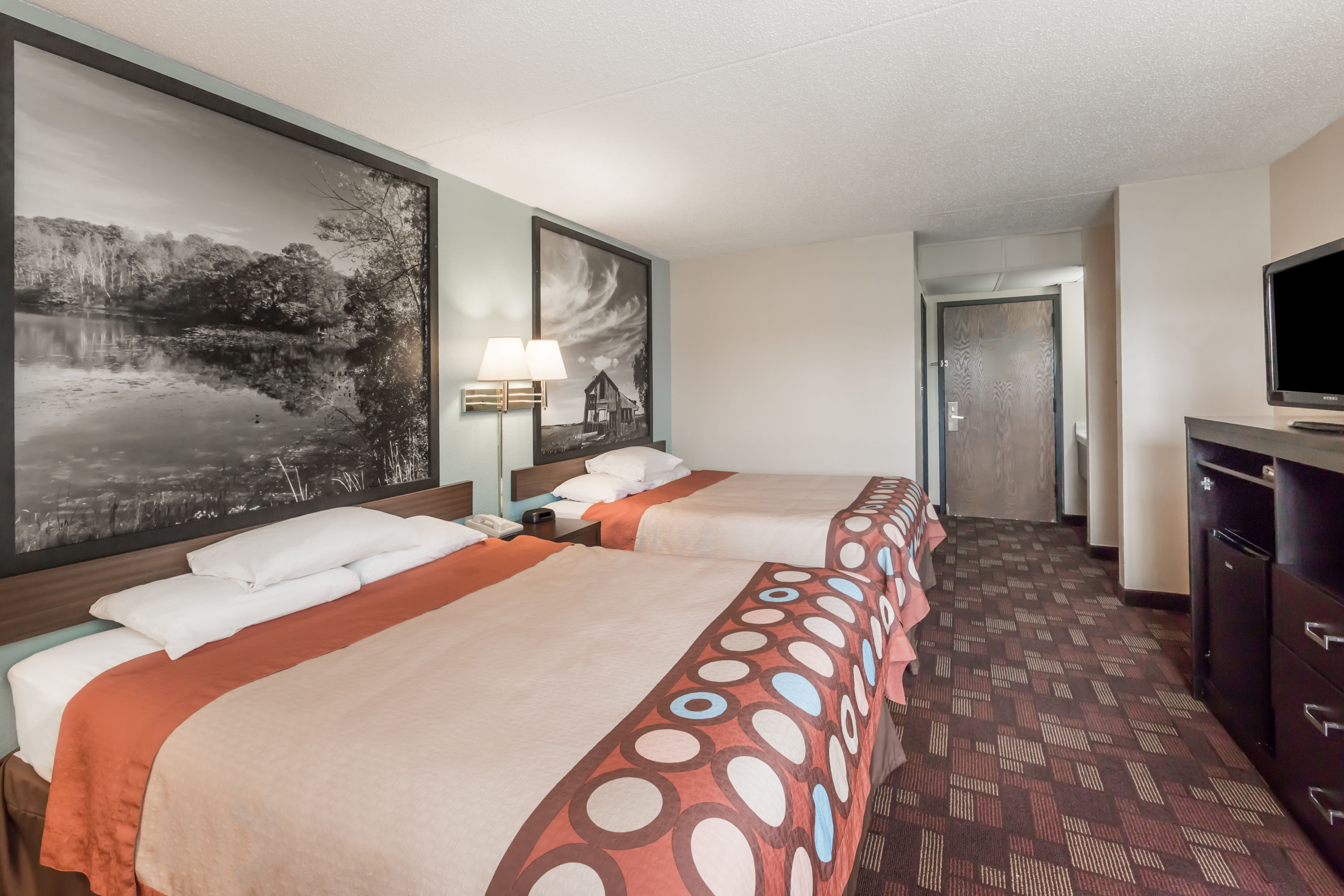 Guest room at the Super 8 by Wyndham Luverne I90 in Luverne, Minnesota