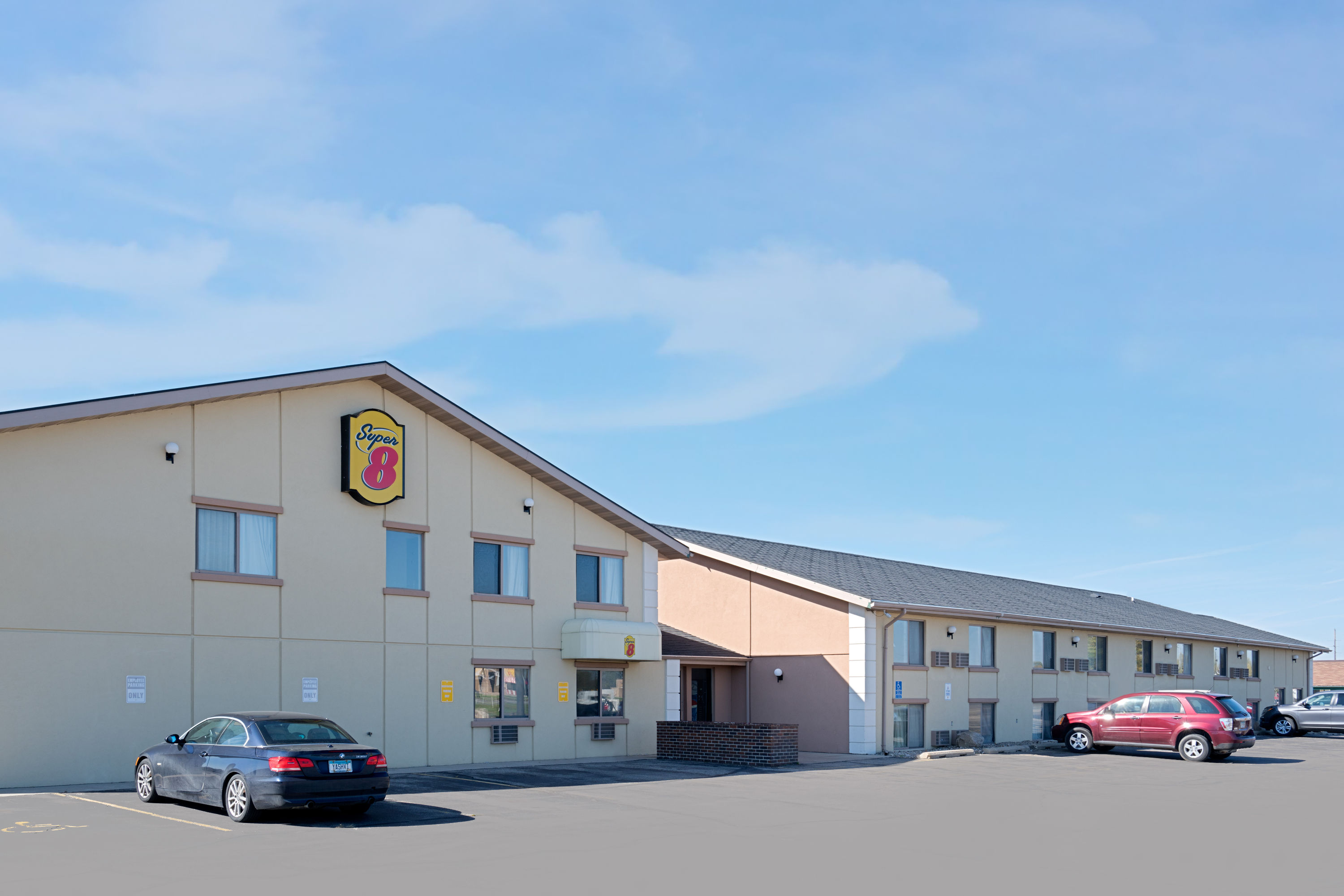 Exterior Day Image of Super 8 by Wyndham Marshall MN hotel in Marshall, Minnesota