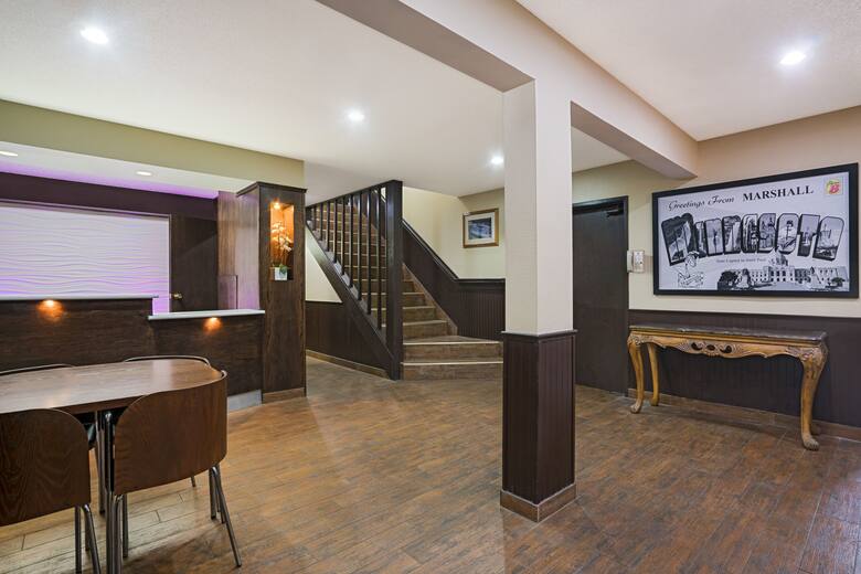 Super 8 By Wyndham Marshall Mn Hotels 56258 0075 Super 8 By Wyndham Marshall Mn Hotel Lobby In Minnesota
