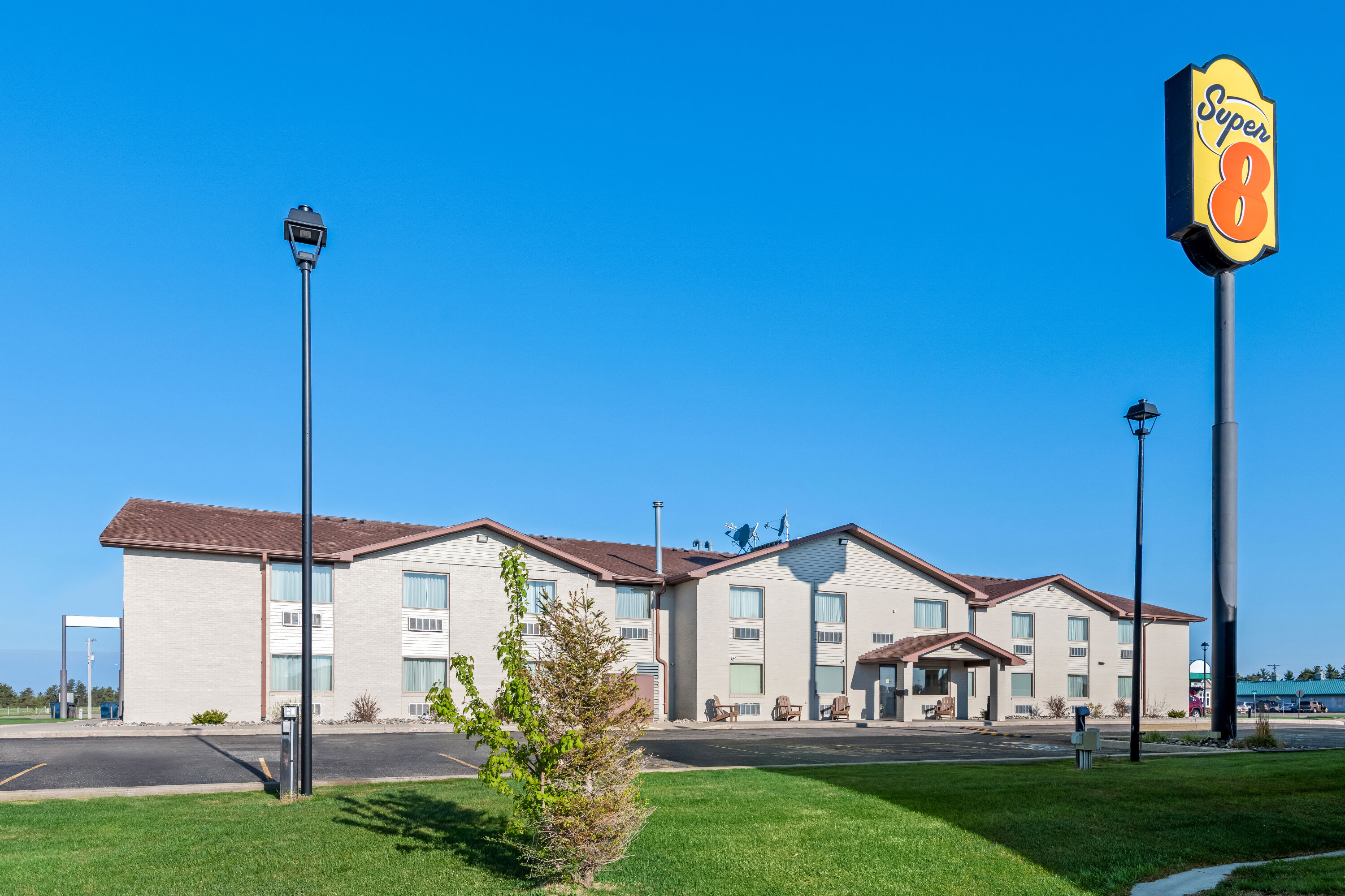 Exterior Day Image of Super 8 by Wyndham Perham hotel in Perham, Minnesota