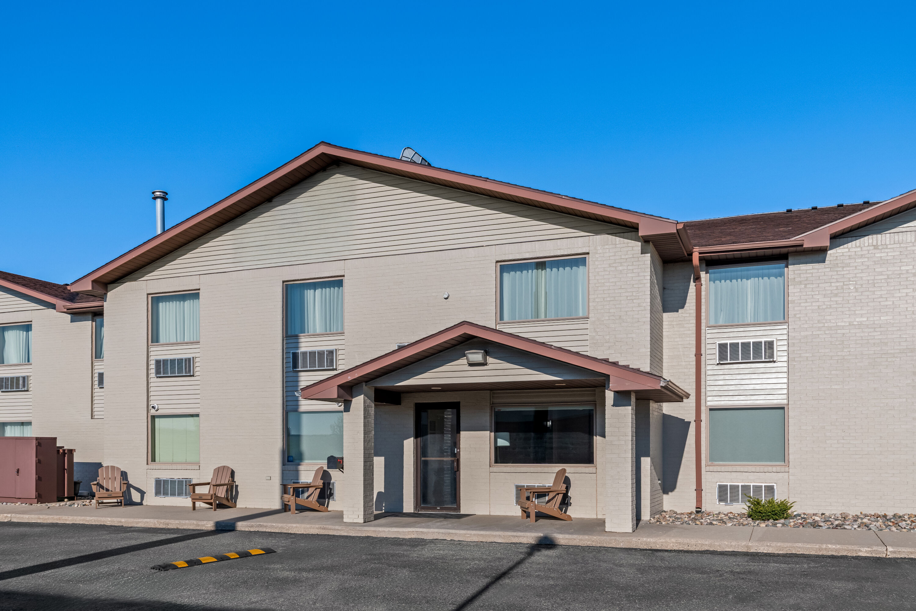 Exterior Day Image of Super 8 by Wyndham Perham hotel in Perham, Minnesota