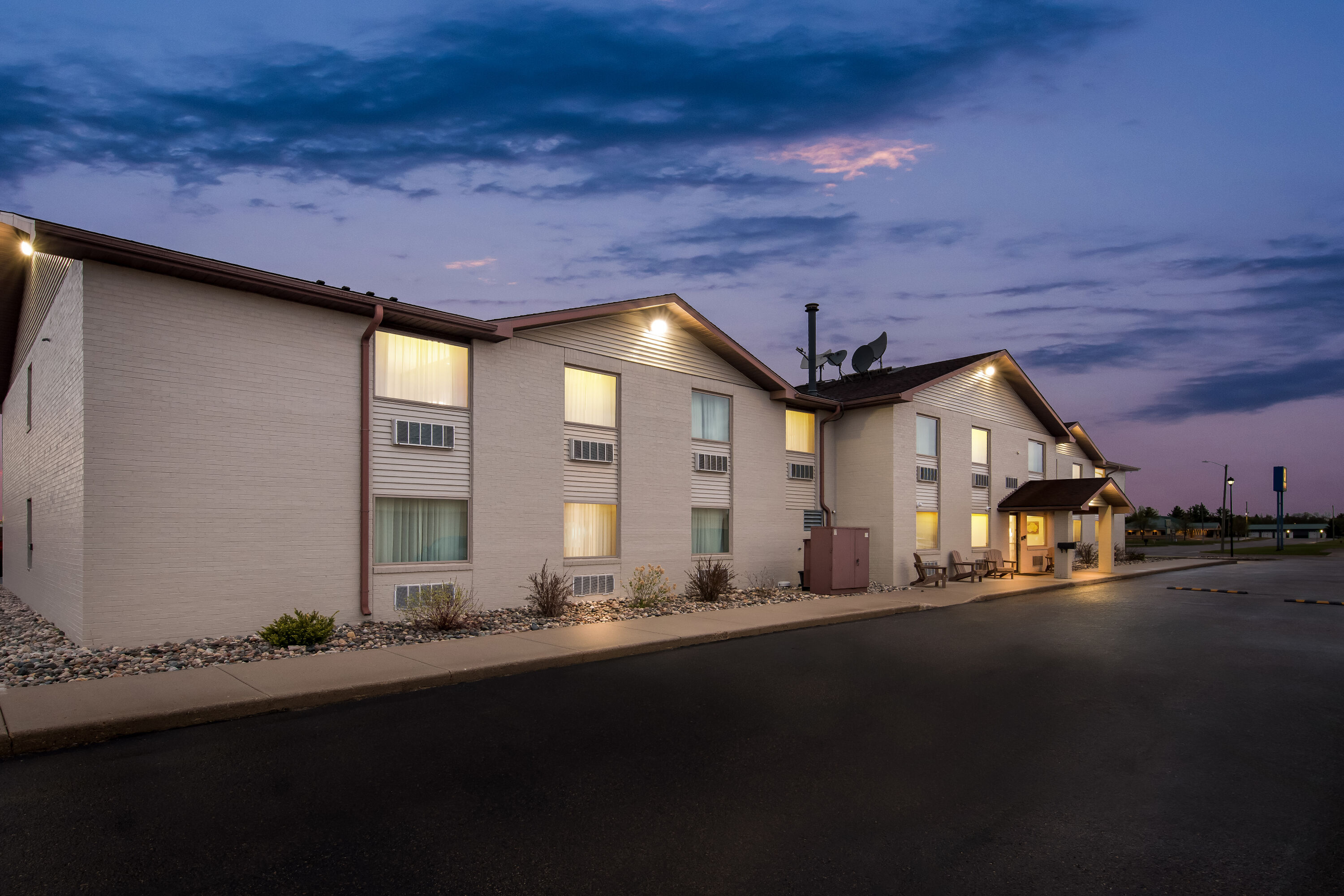 Exterior Night Image of Super 8 by Wyndham Perham hotel in Perham, Minnesota