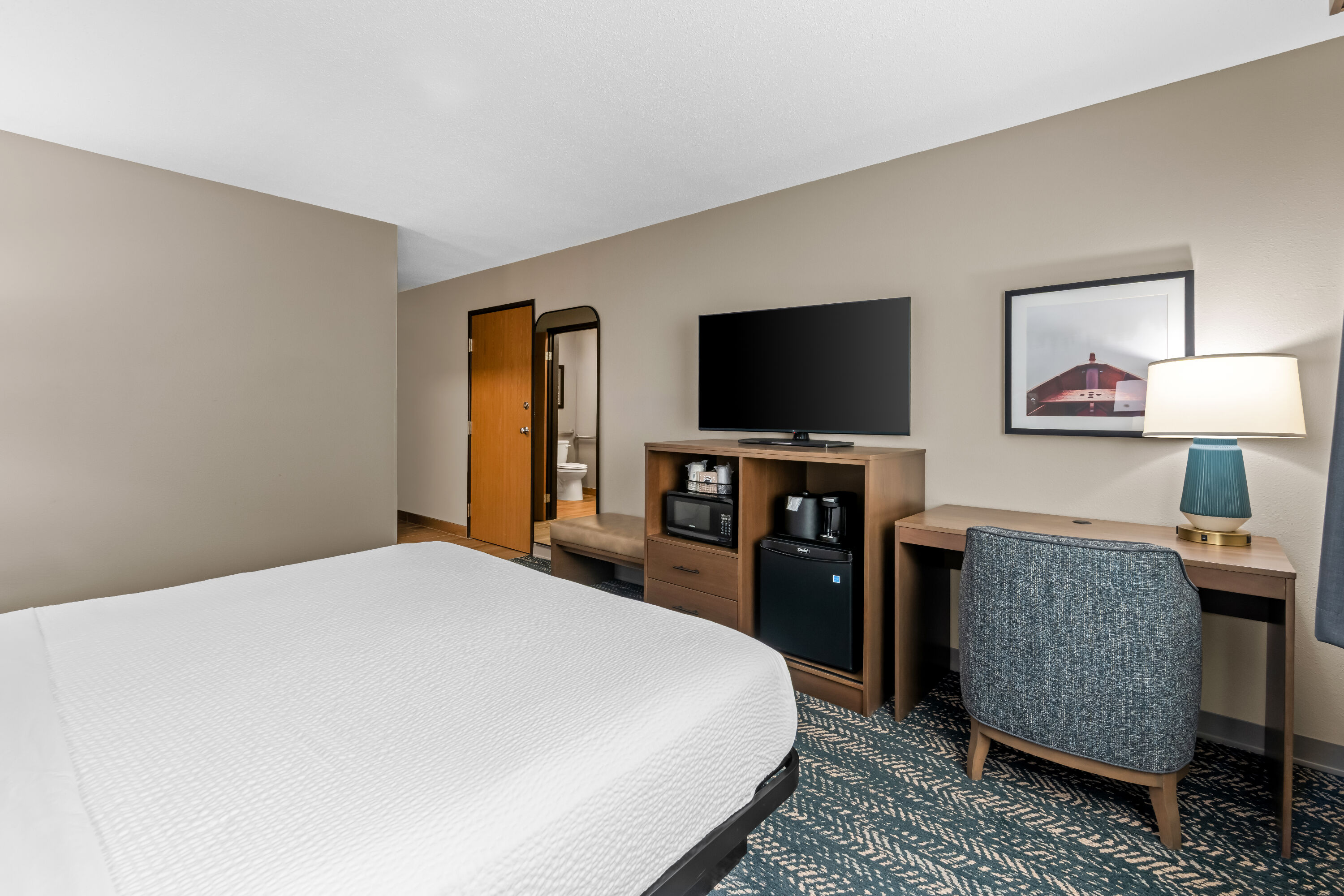 King bed guest room at the Super 8 by Wyndham Perham in Perham, Minnesota