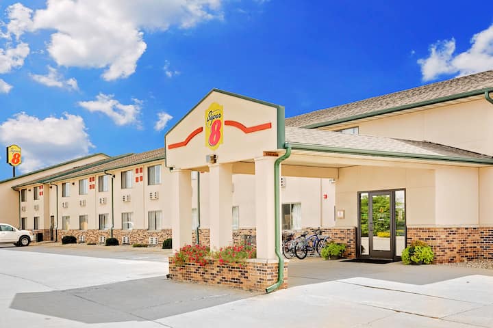 Super 8 By Wyndham St James Saint James Mn Hotels Super 8 By Wyndham St James Saint James Mn Hotels