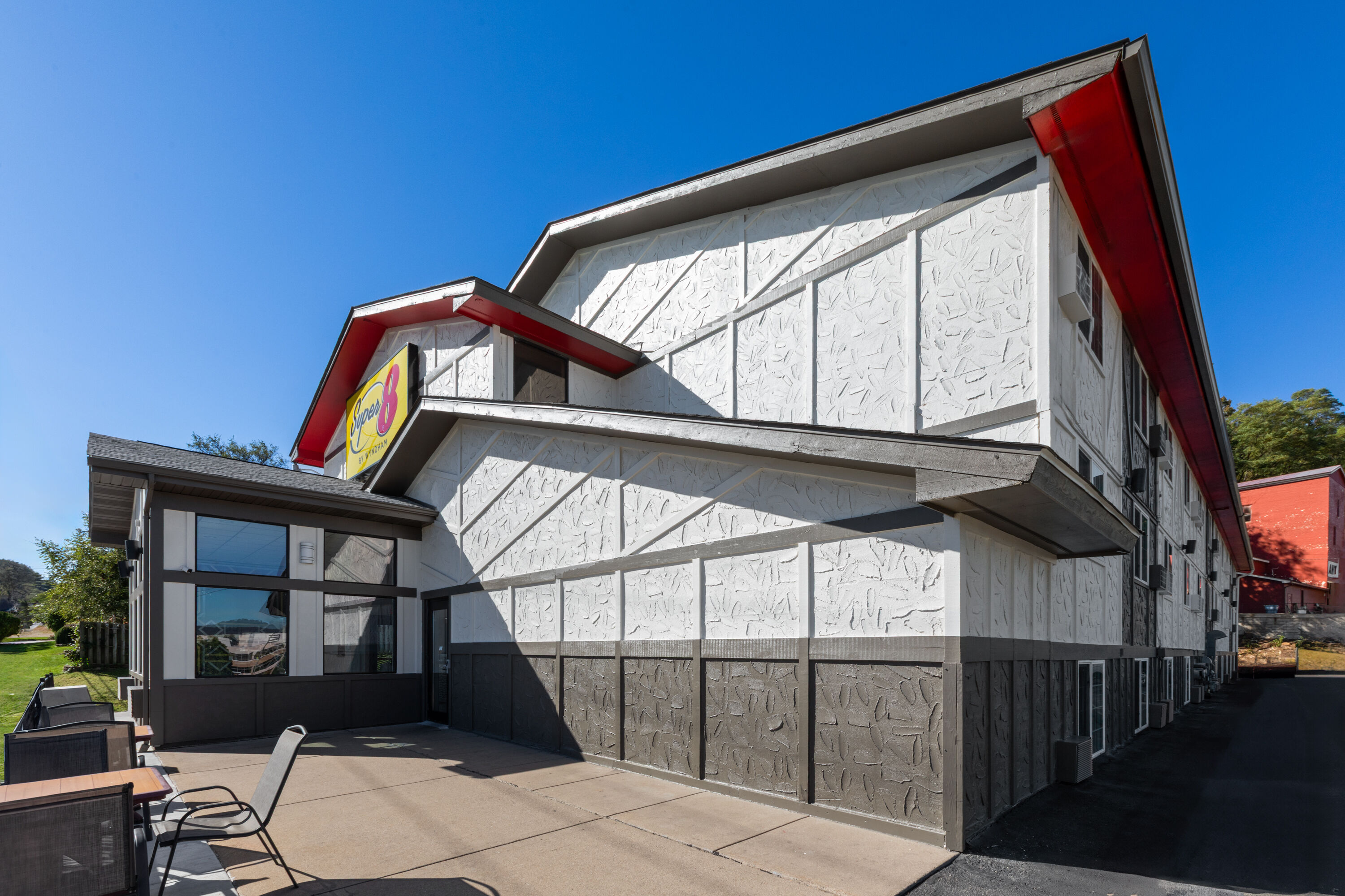 Exterior Day Image of Super 8 by Wyndham Winona MN hotel in Winona, Minnesota