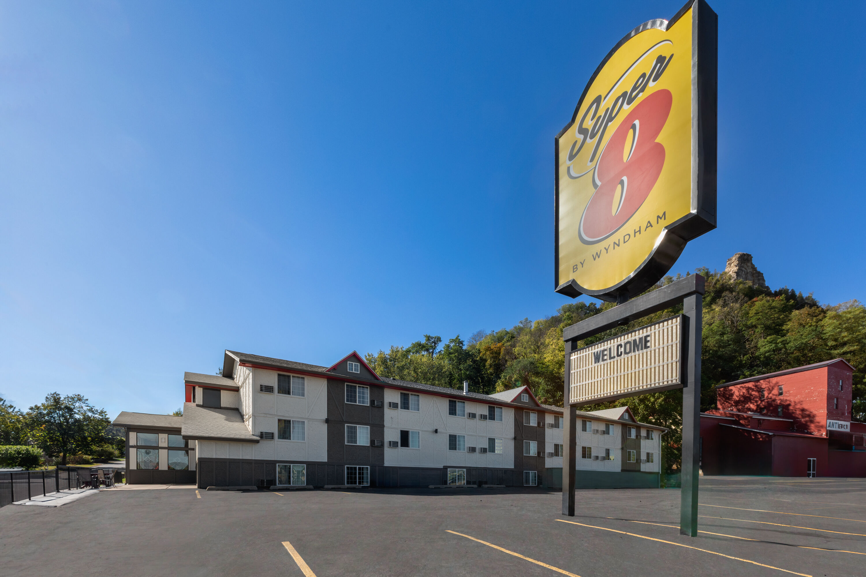 Exterior Day Image of Super 8 by Wyndham Winona MN hotel in Winona, Minnesota