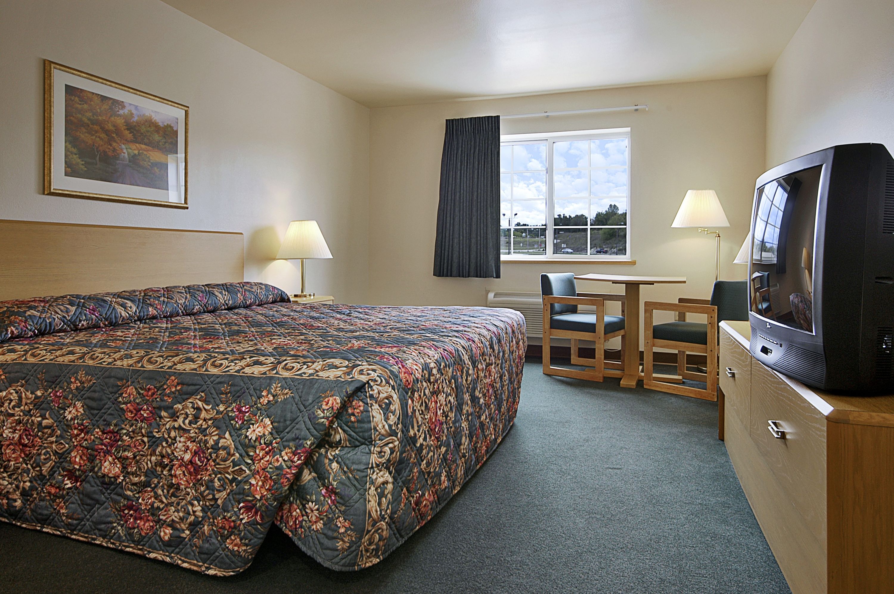 Guest room at the Super 8 by Wyndham Ava in Ava, Missouri