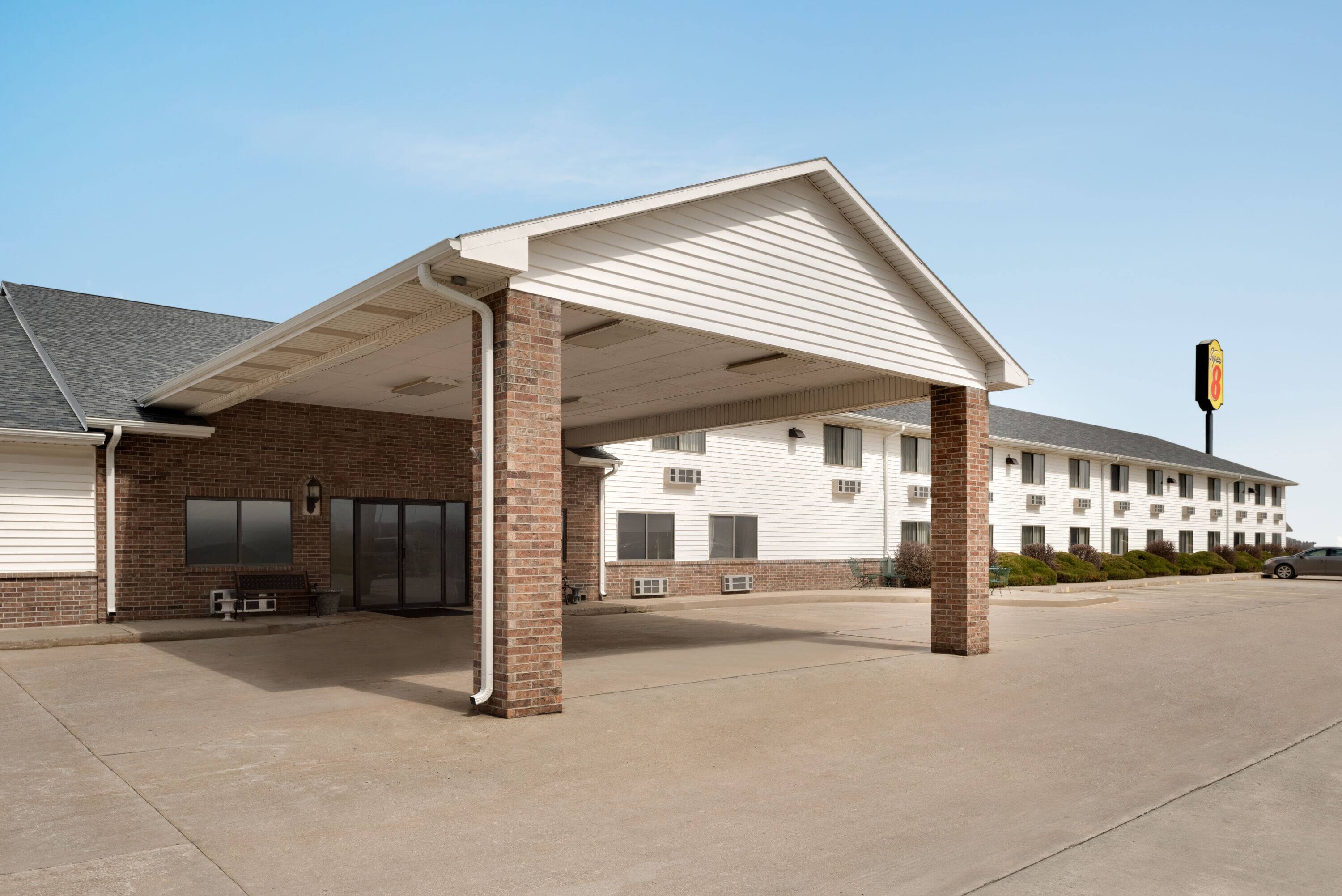 Super 8 by Wyndham Bethany MO Bethany, MO Hotels