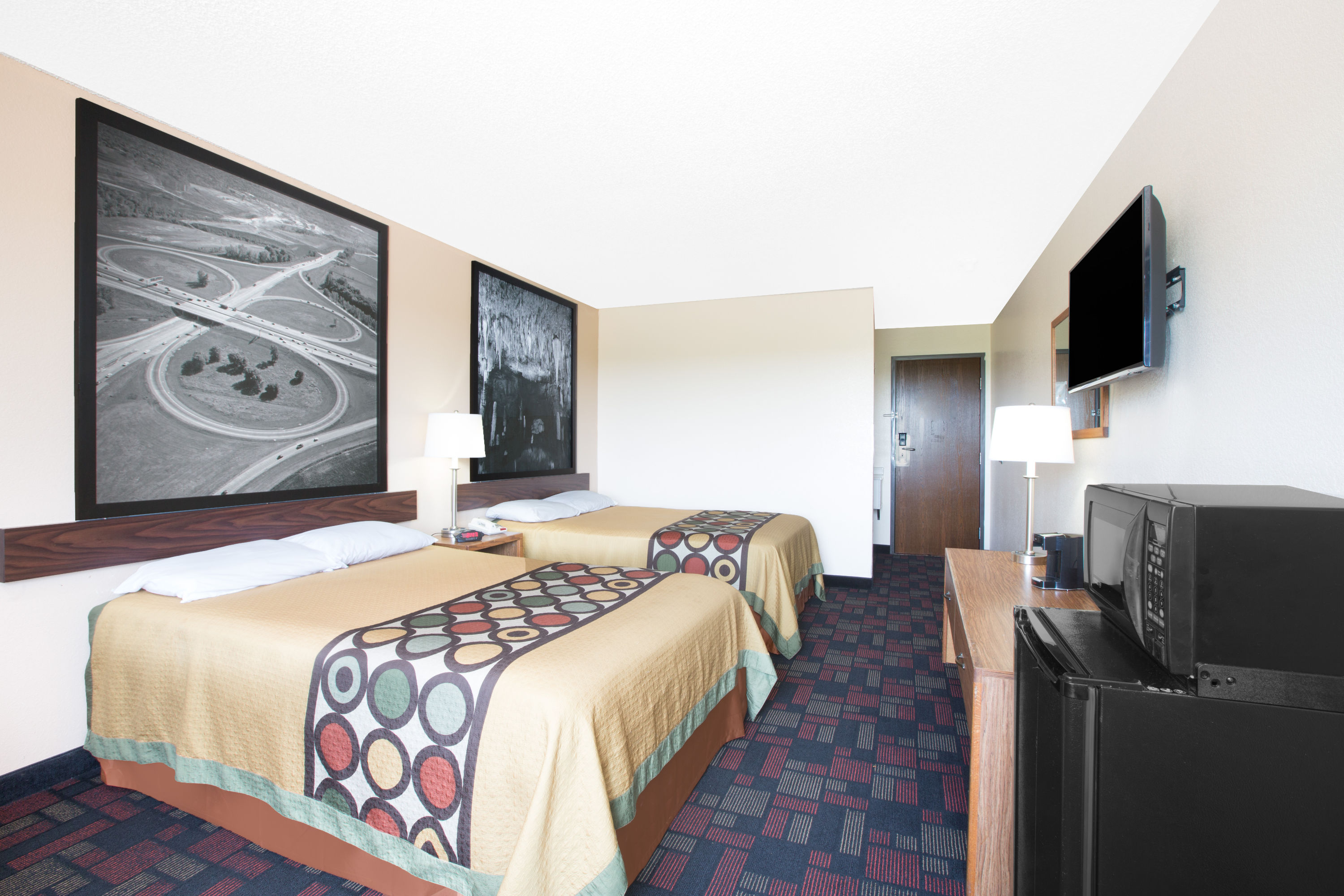 Guest room at the Super 8 by Wyndham Boonville in Boonville, Missouri