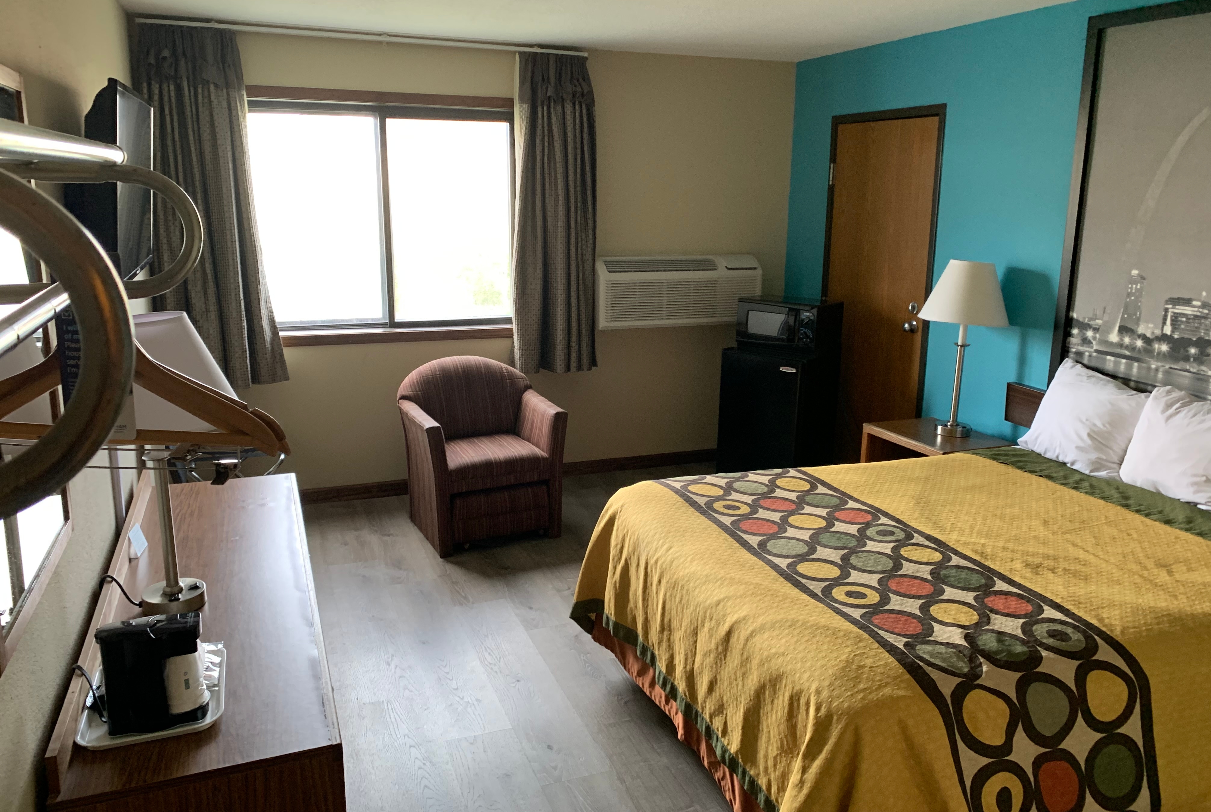 Guest room at the Super 8 by Wyndham Boonville in Boonville, Missouri